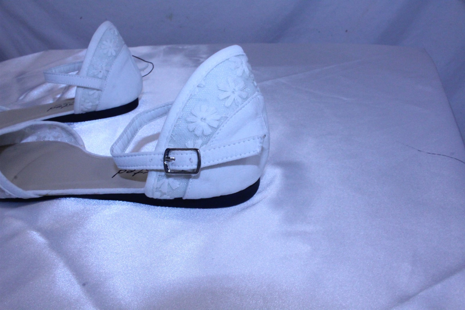 Flats with Embroidered Floral Mesh Toe White, Size 7 Women’s
