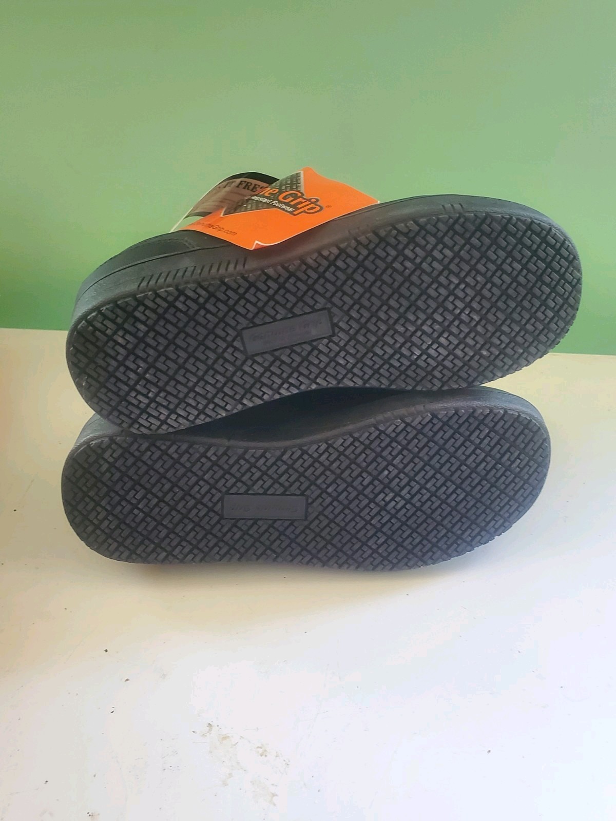 NEW Genuine Grip 210 Women’s Slip Resistant Work Shoes Black Size 6W Wide –…