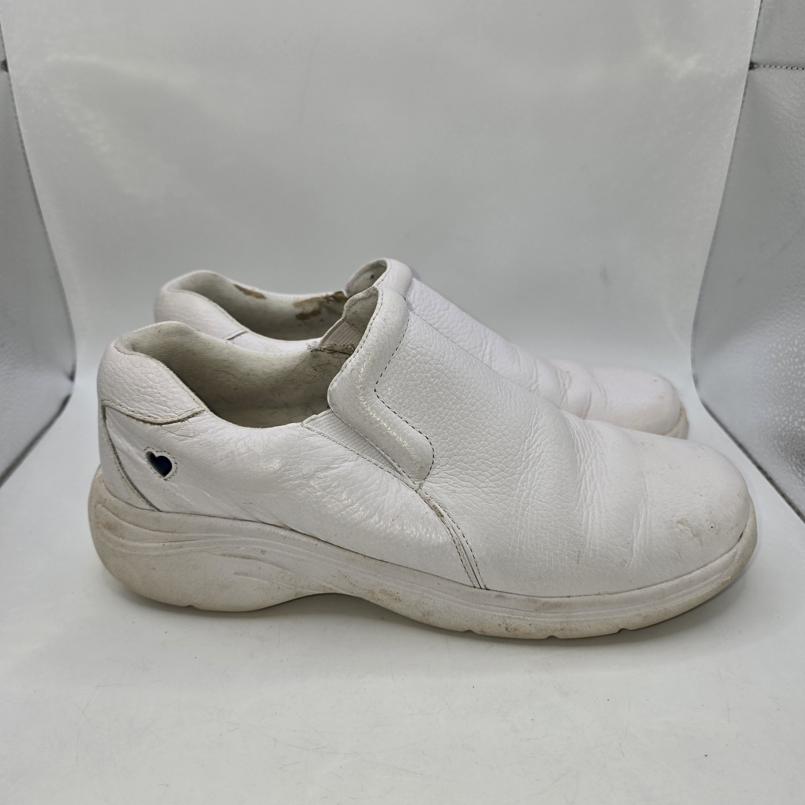 Nurse Mates Women’s Dove, White Slip-On Shoes, Size 8.5M.