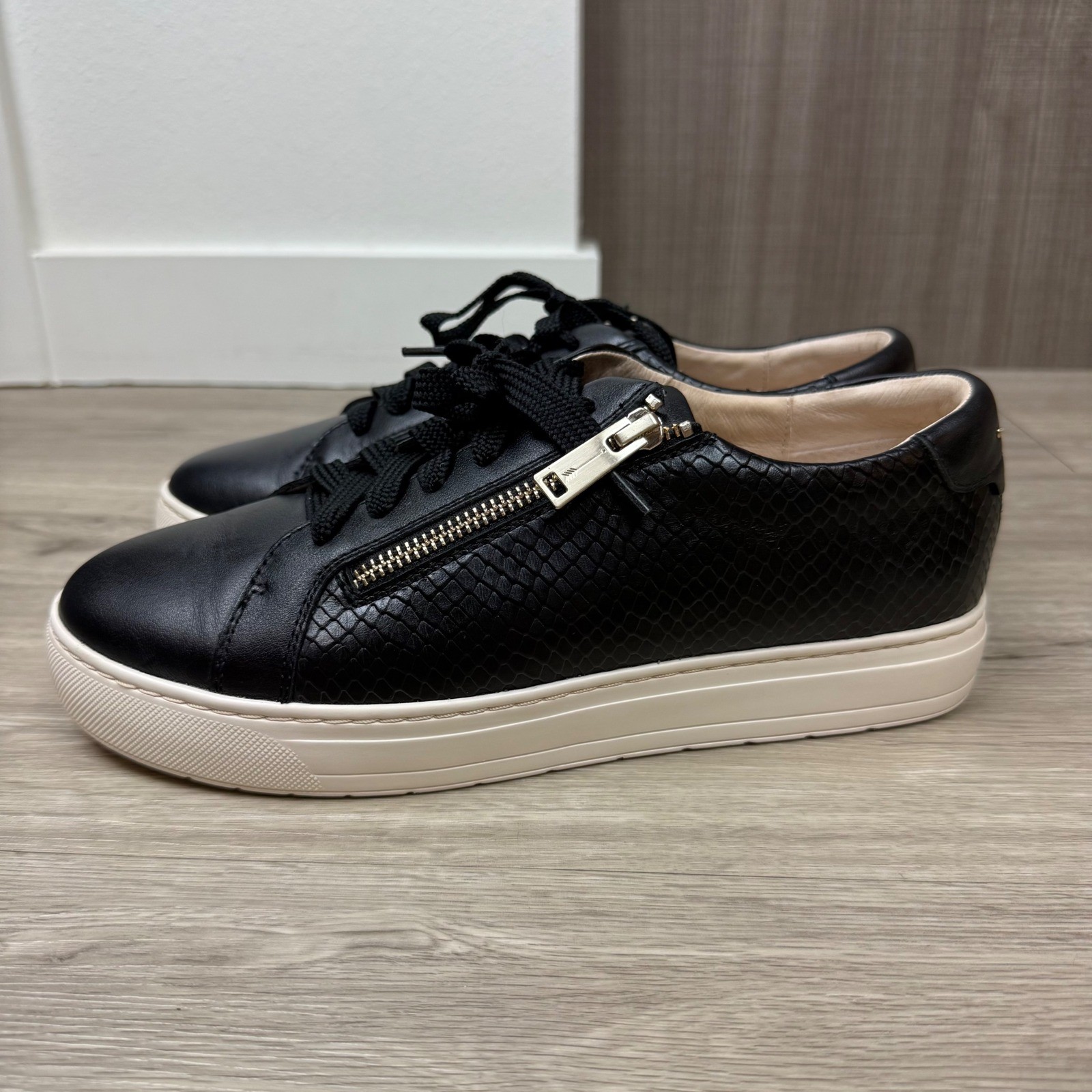 NEW FRANKIE4Black Billie II Black Emboss Leather Sneaker Side Zip Comfort Size 9