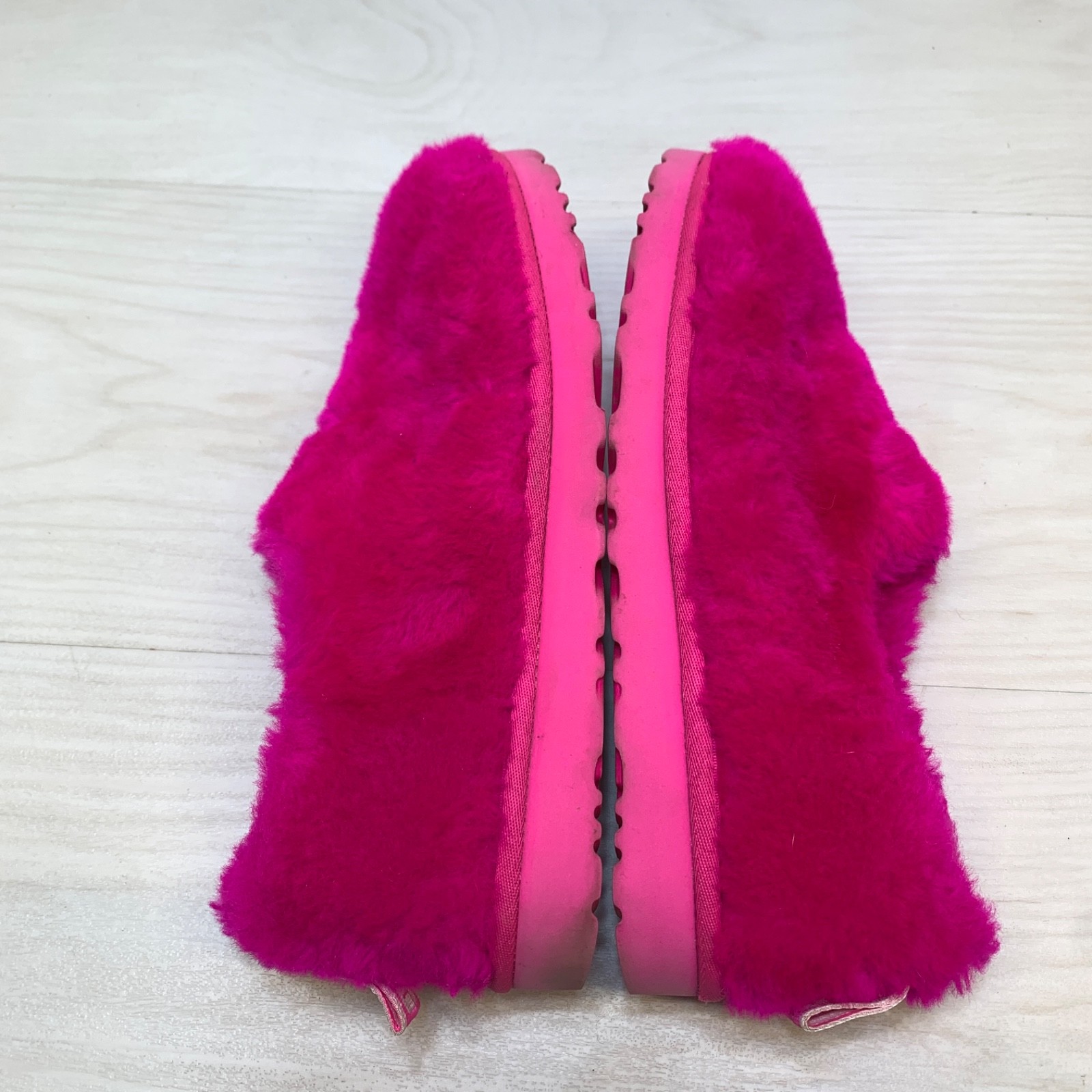 Womens UGG Classic Cozy Bootie Slipper – Rock Rose Faux Fur Size 10 1131950