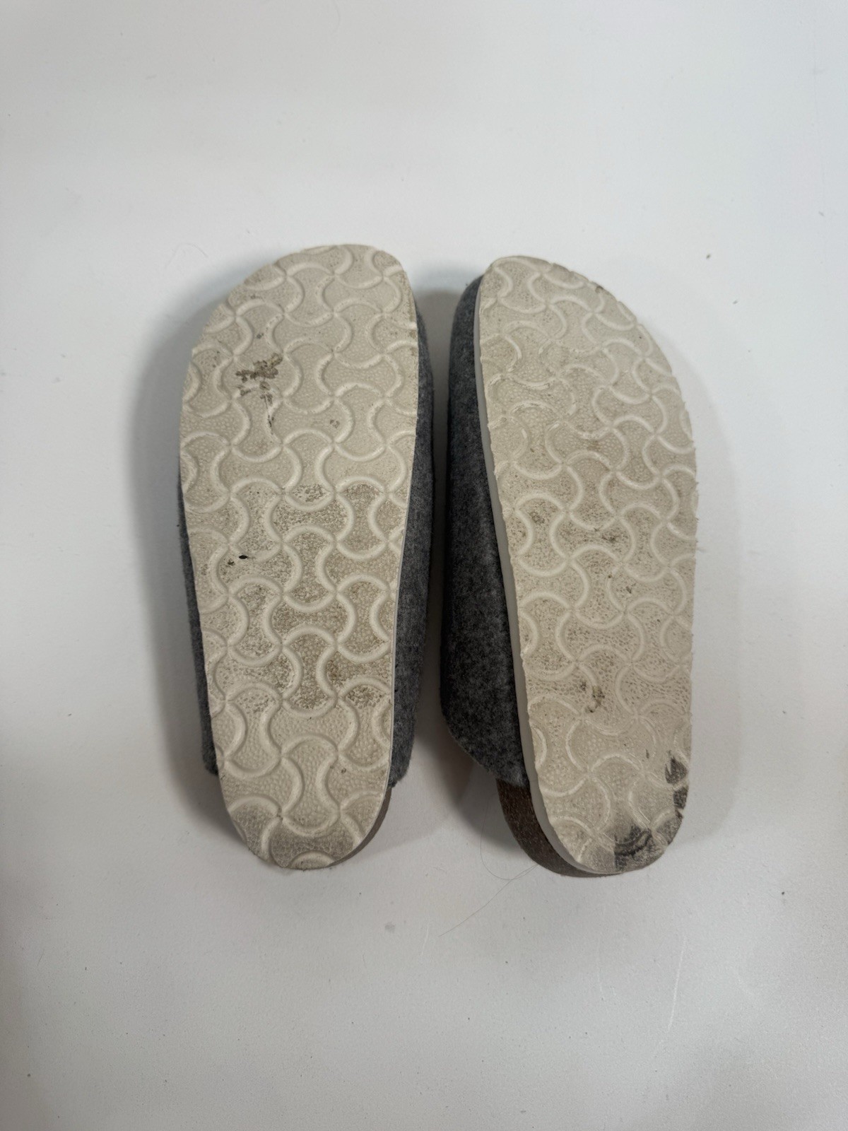 universal thread bev clog slipper