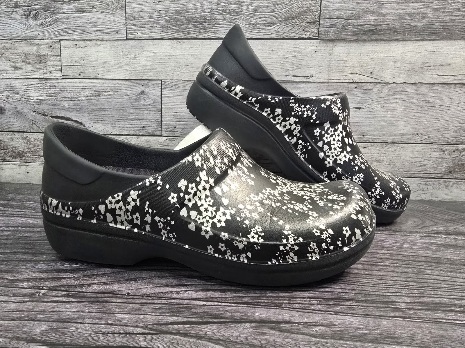 Crocs Neria Pro II Graphic work Slip-On Clog Silver Floral Print Woman’s Size 7