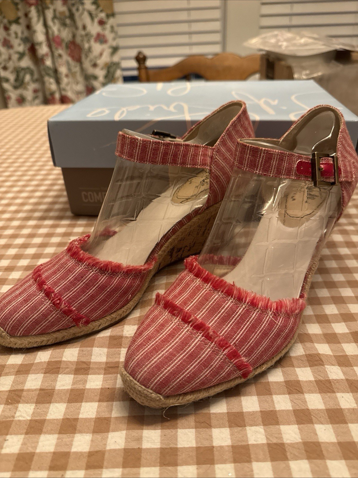 Lena Red/white Stripe Women’s Shoes Life Stride Soft System Size 7.5