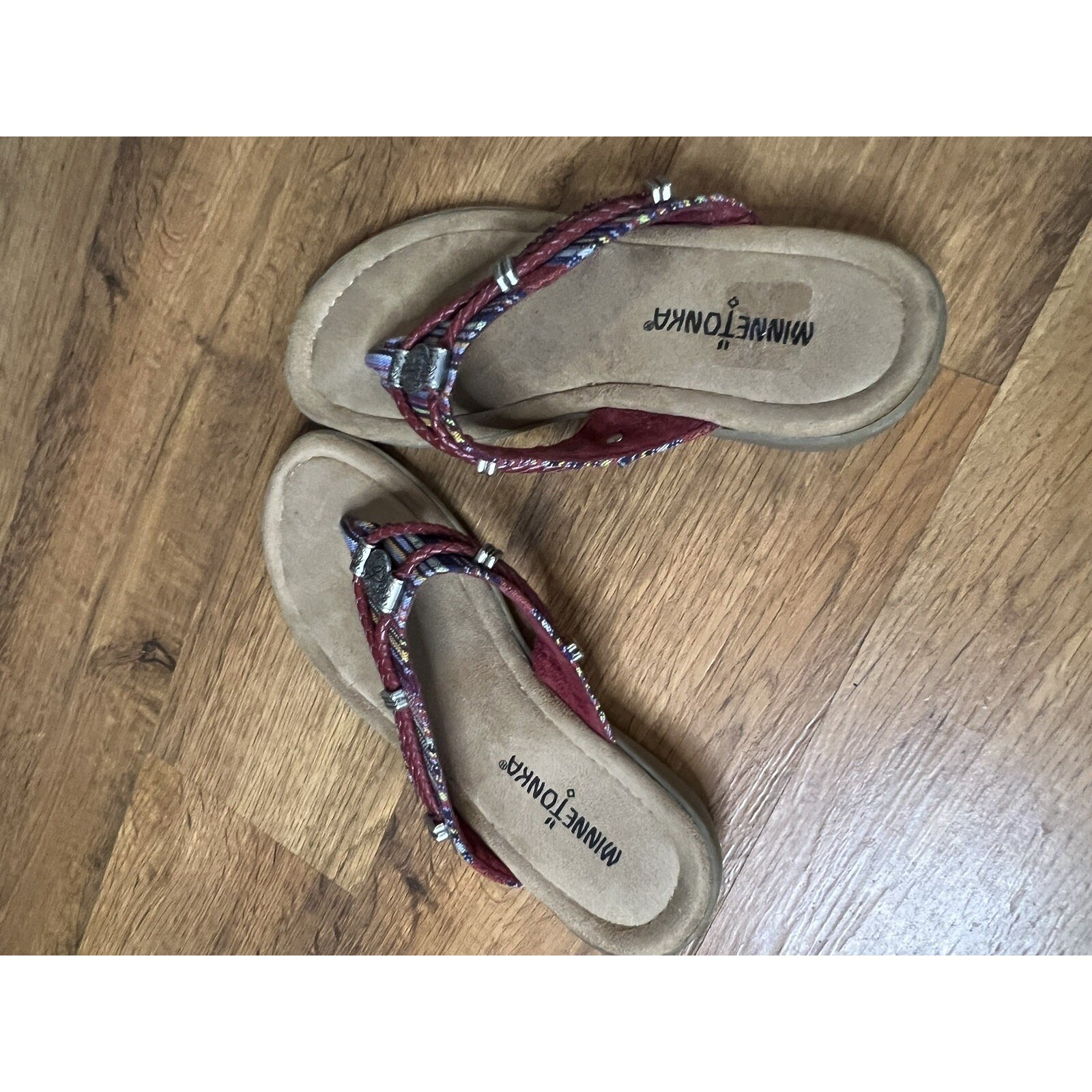 MINNETONKA SILVERTHOREN RED STRIPE BROWN LEATHER THONG FLIP FLOP SANDAL SHOE 5