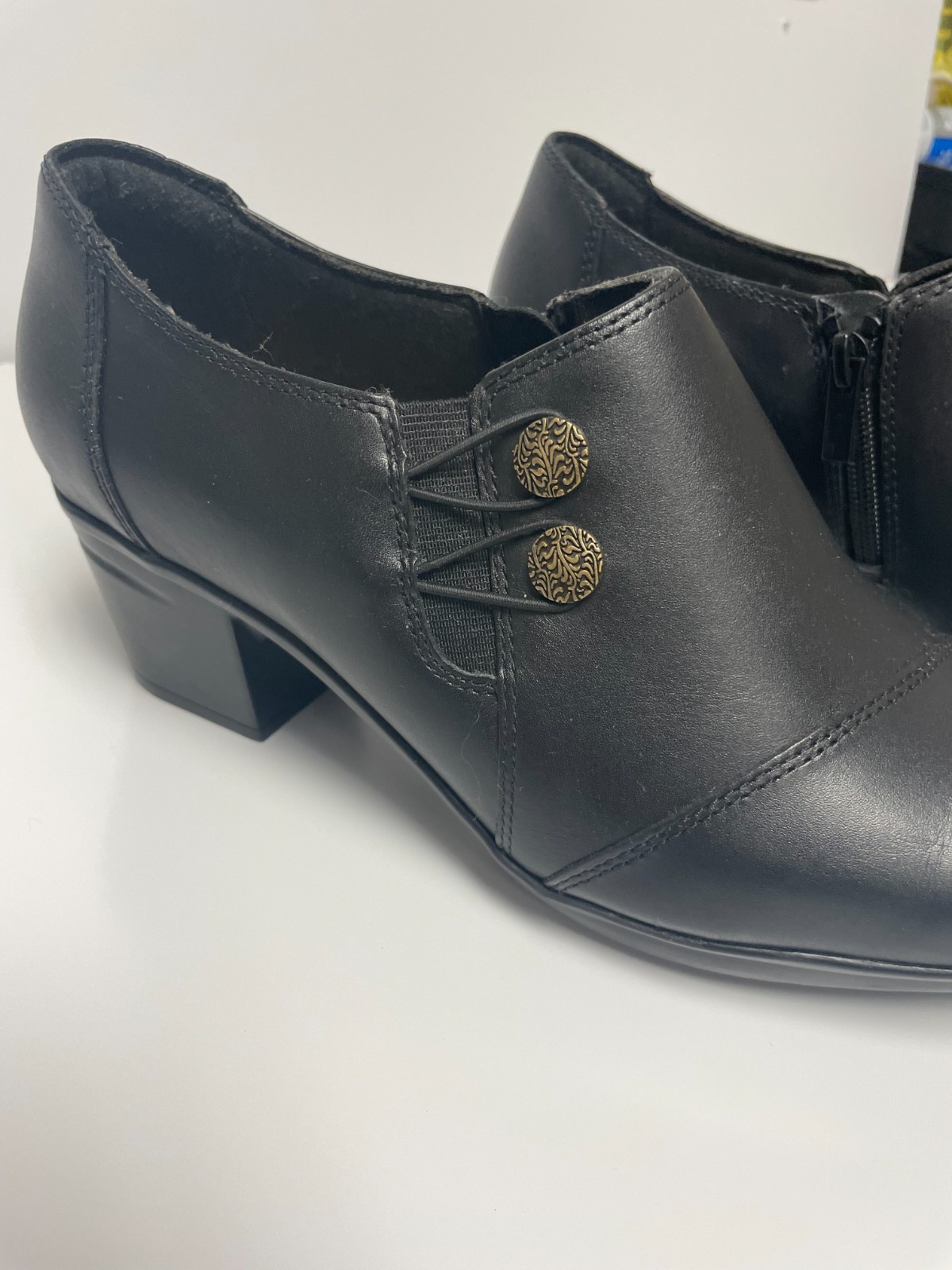 Clarks womens shoesSize 10 U.S.Black