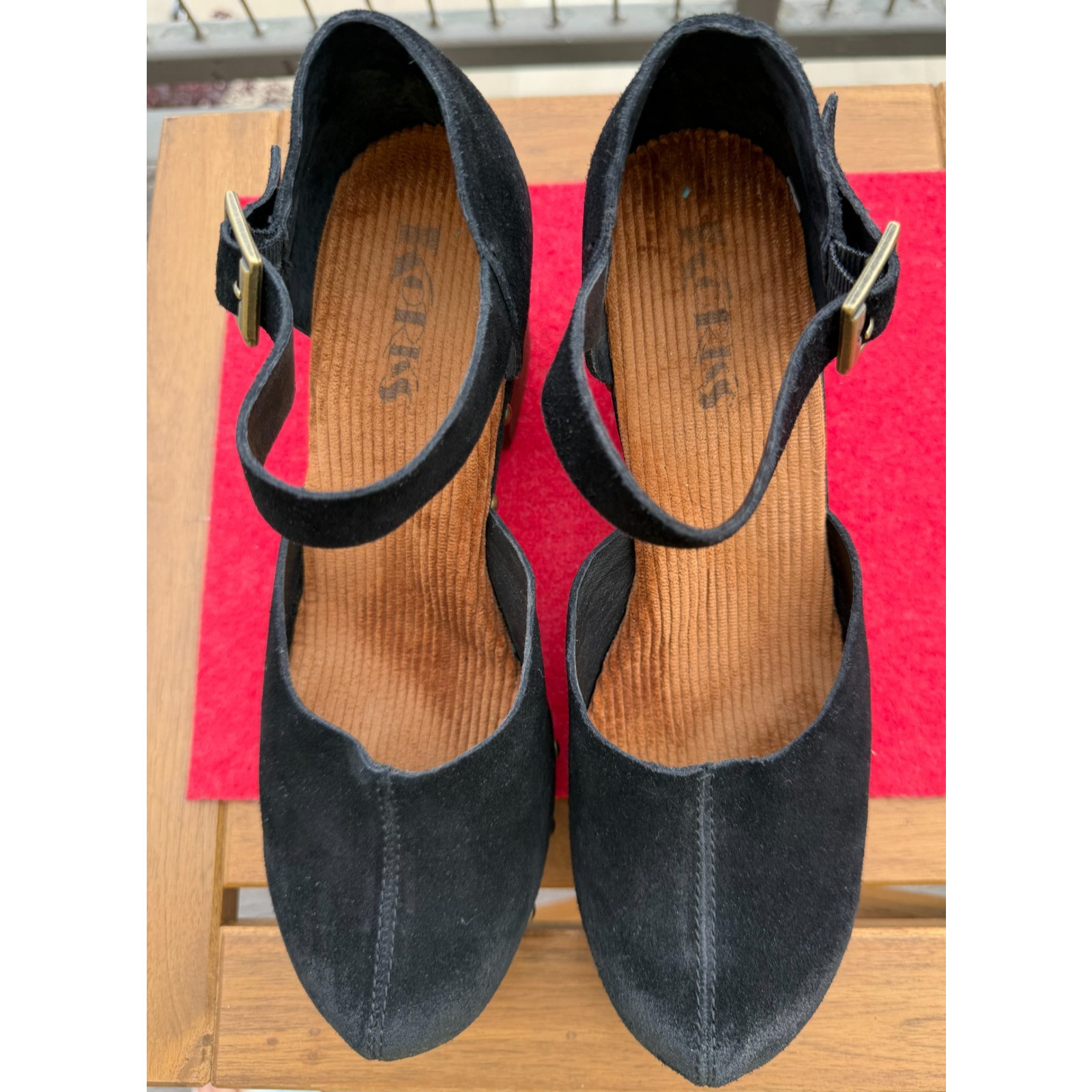 Korks Evah Clog Women’s Black Leather Platform Studded Comfortable Mary Janes 9M