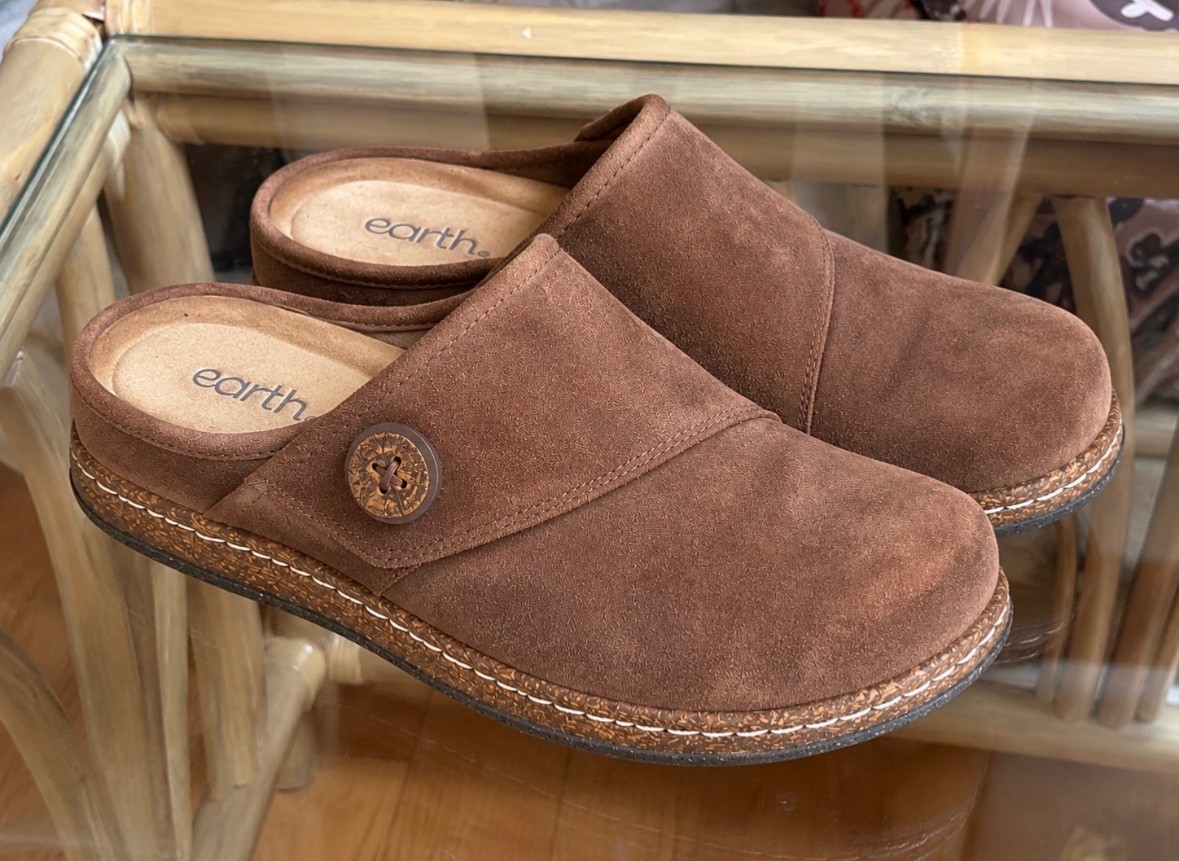 Earth Brown Suede Comfort Clogs Mules Women’s Size 9M Cushioned Footbed EUC