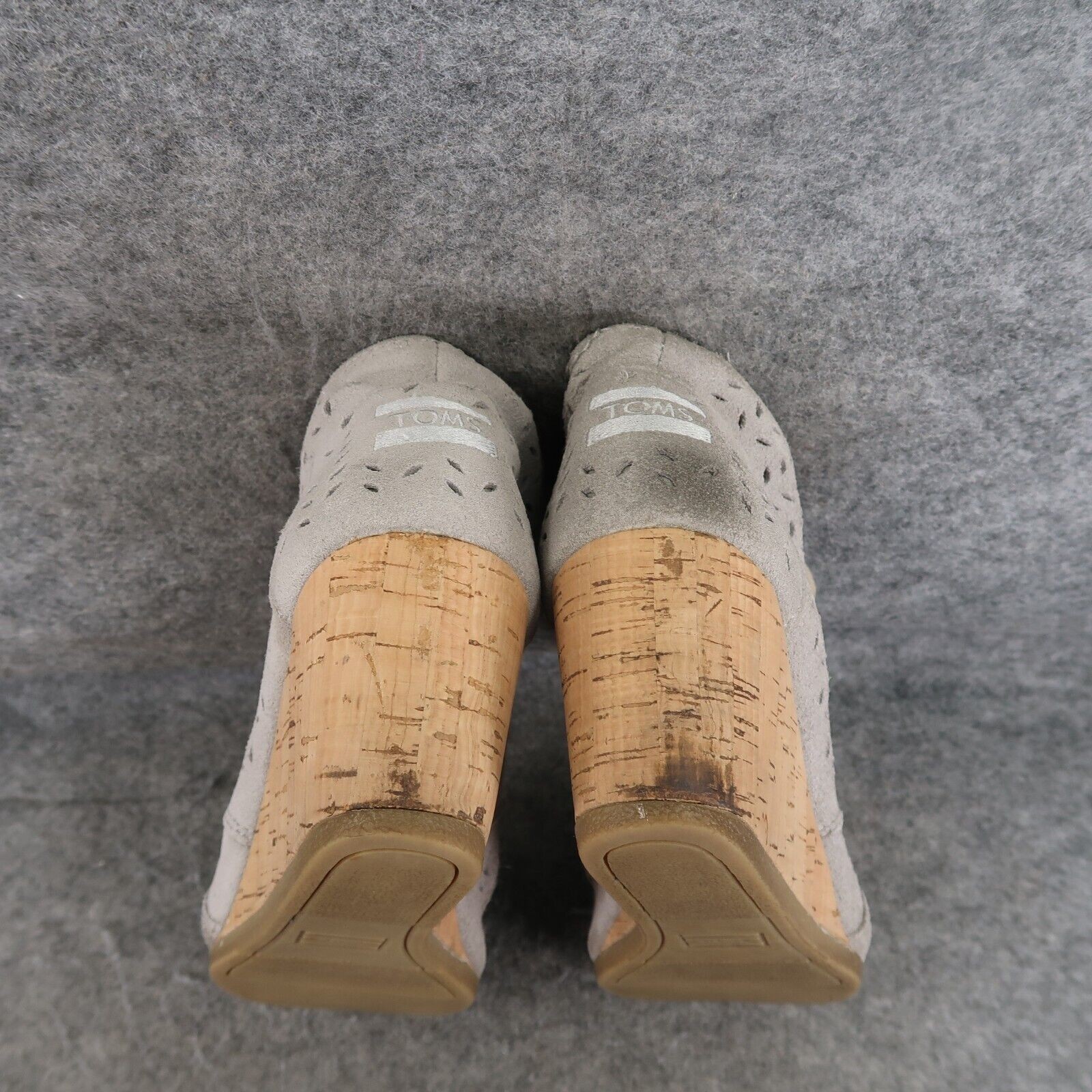 Toms Shoes Womens 7.5 Bootie Desert Wedge Drizzle Grey Suede Perforated Leaf