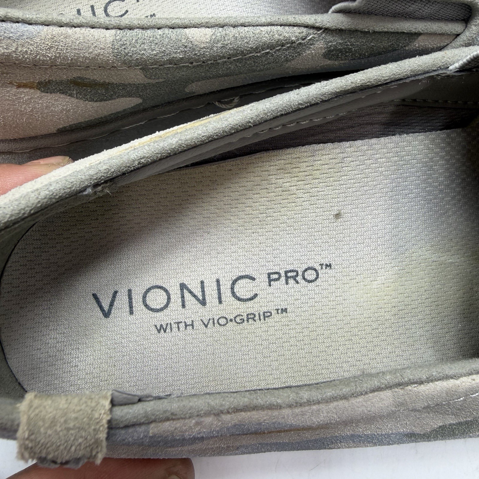 Vionic Avery Camo WOMEN US 8 Grey Suede Slip On Sneaker Vio-Grip Slip Resistant