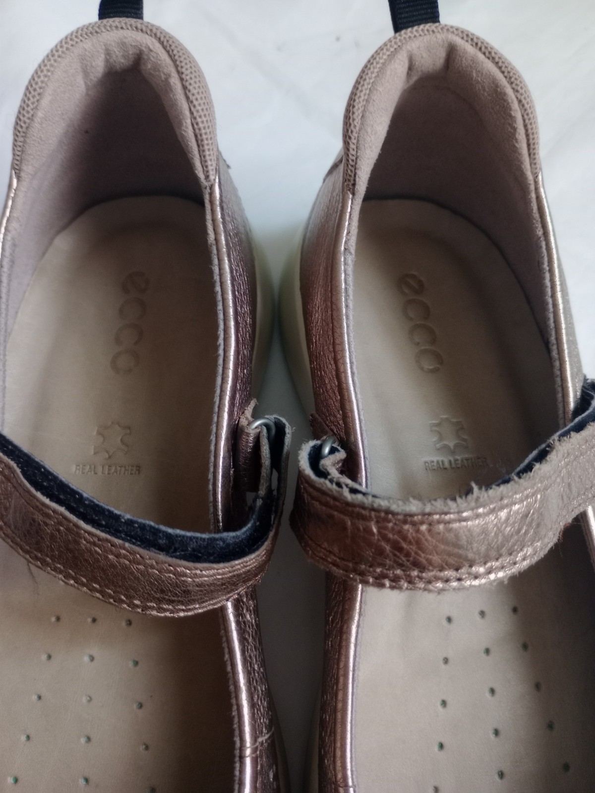 Ecco Womens Antique Gold Laser Cut Leather Hook & Loop Mary Jane, Size 8 EU 39