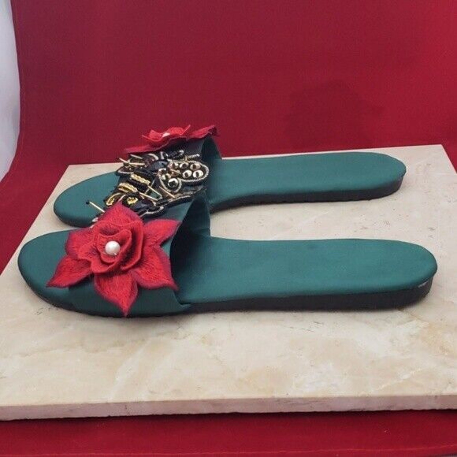 Unusual Green Slip Ons with Bee and Red Flower Size 10