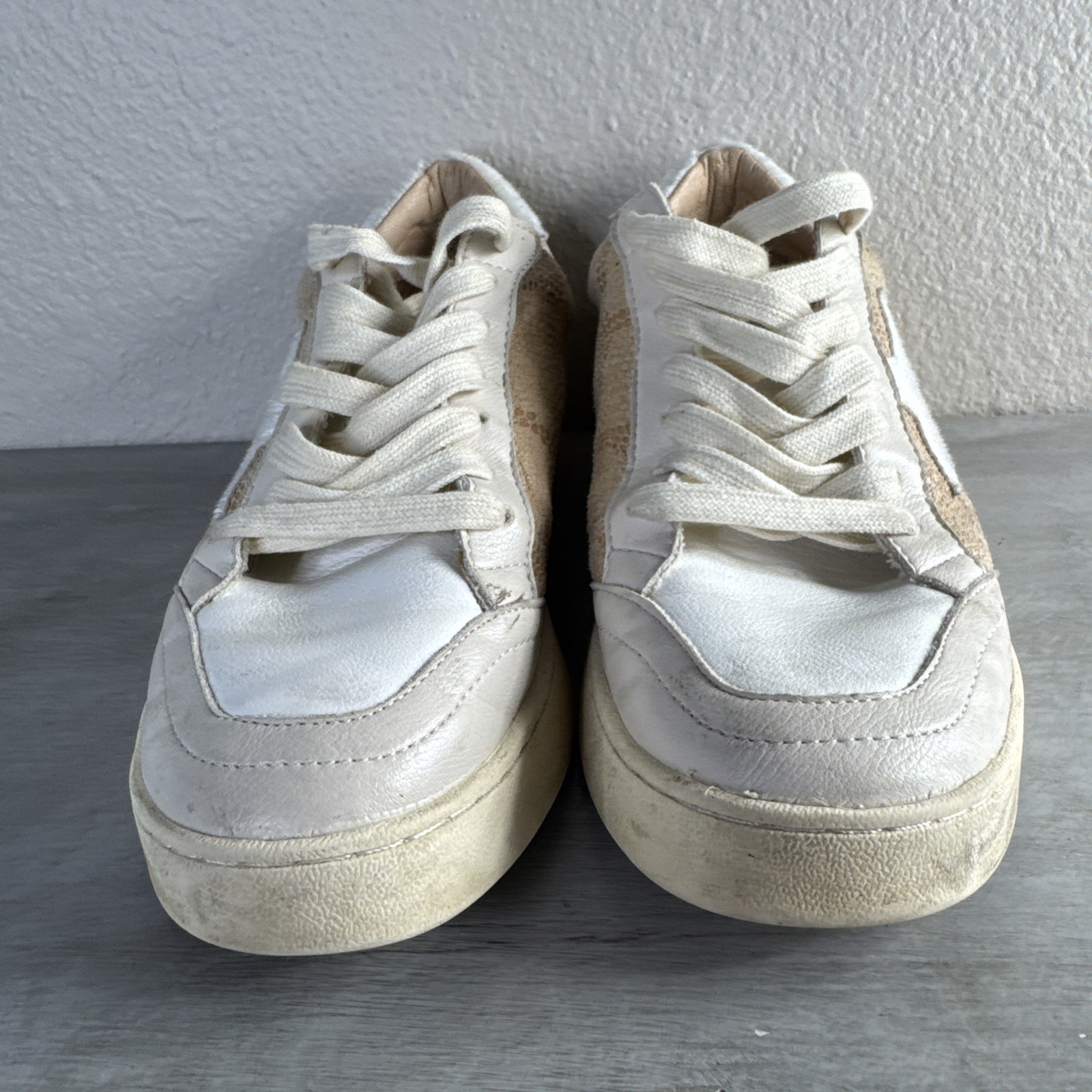 Oasis Society Women’s Shoes size 6, White & Beige Snake Print Faux Leather