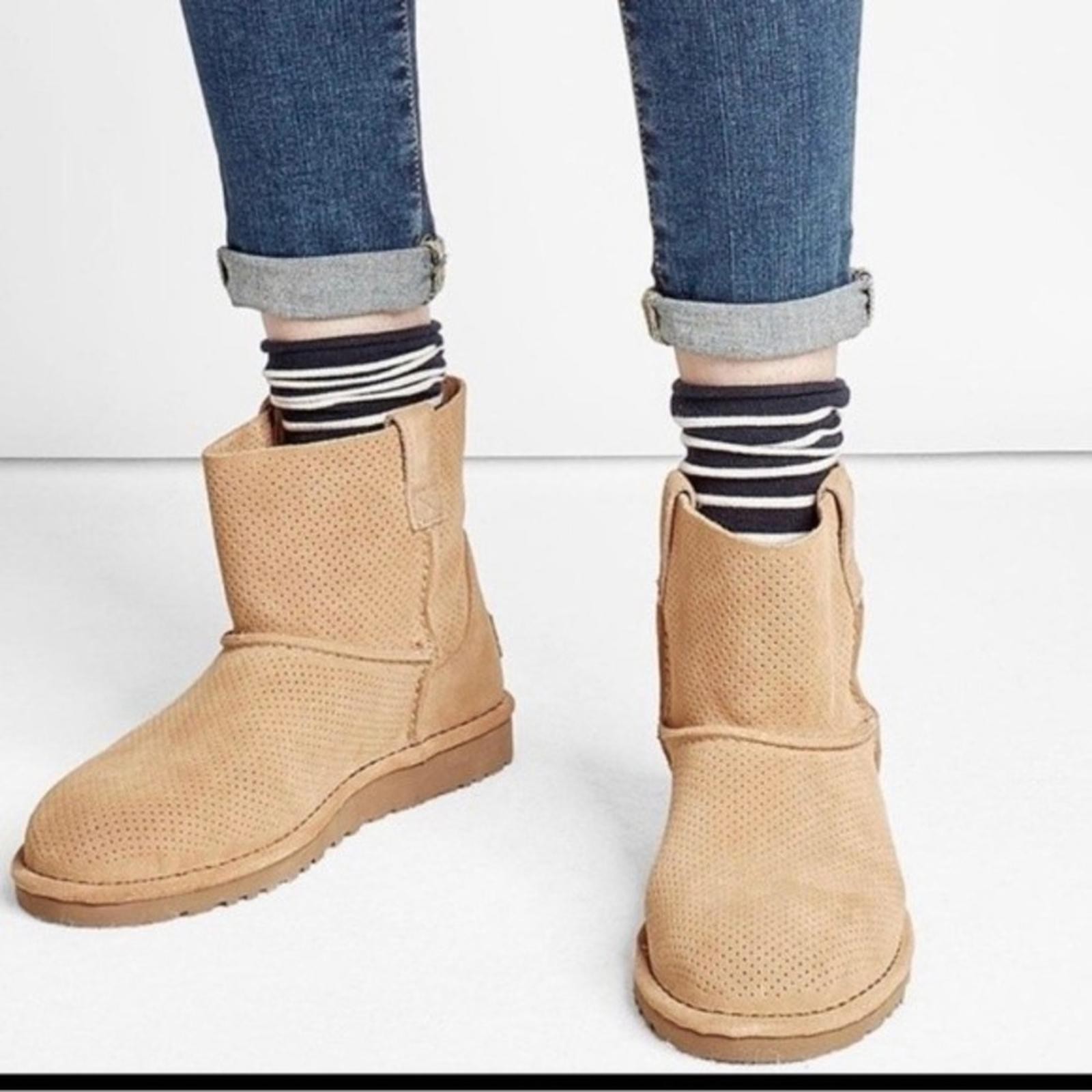 UGG Women’s Classic Unlined Mini Perf Winter Boot Color Tawny Size 9 S/N 1016852