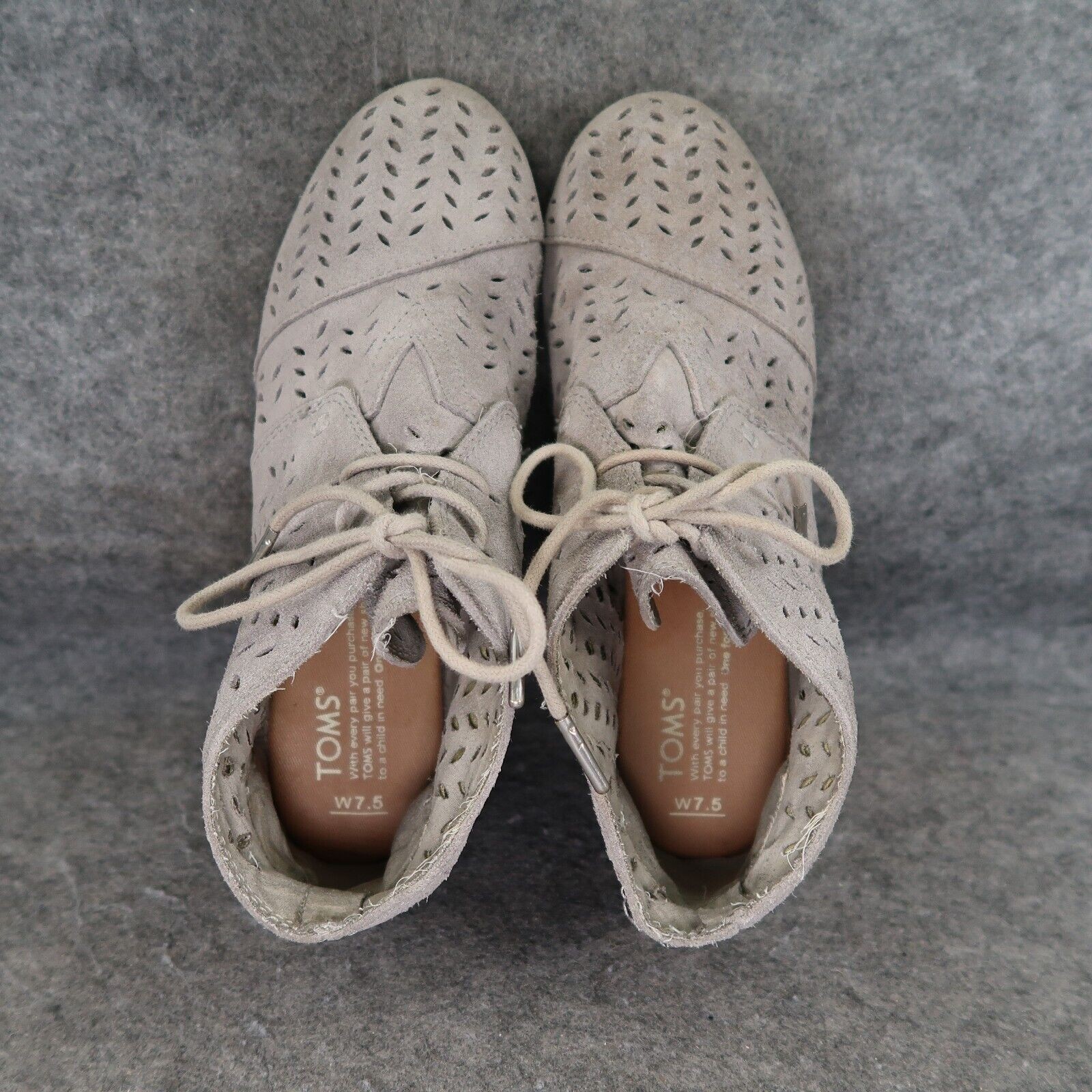 Toms Shoes Womens 7.5 Bootie Desert Wedge Drizzle Grey Suede Perforated Leaf