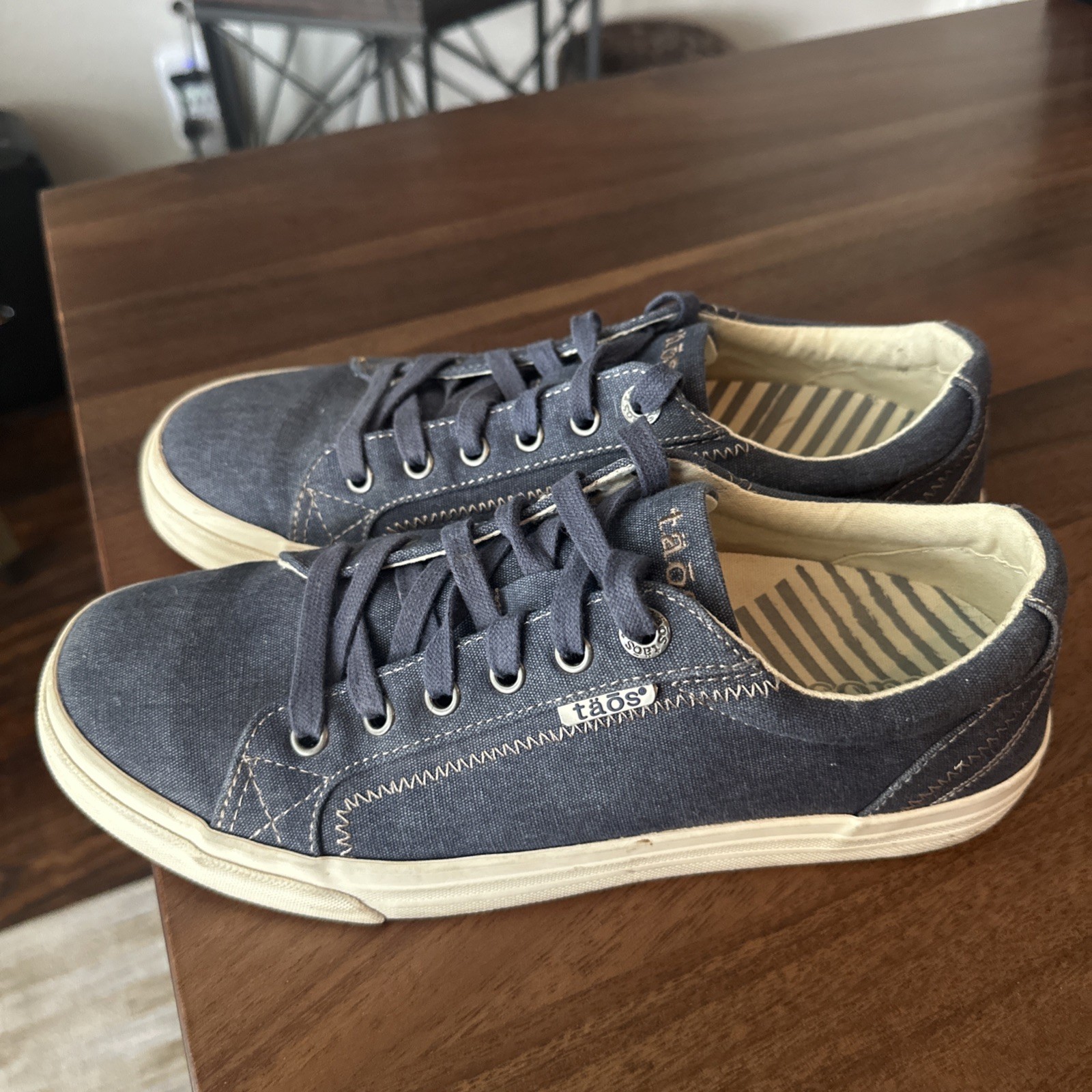 Women’s TAOS Star Sneakers Casual Shoe – Size 9.5 – Blue Washed Denim