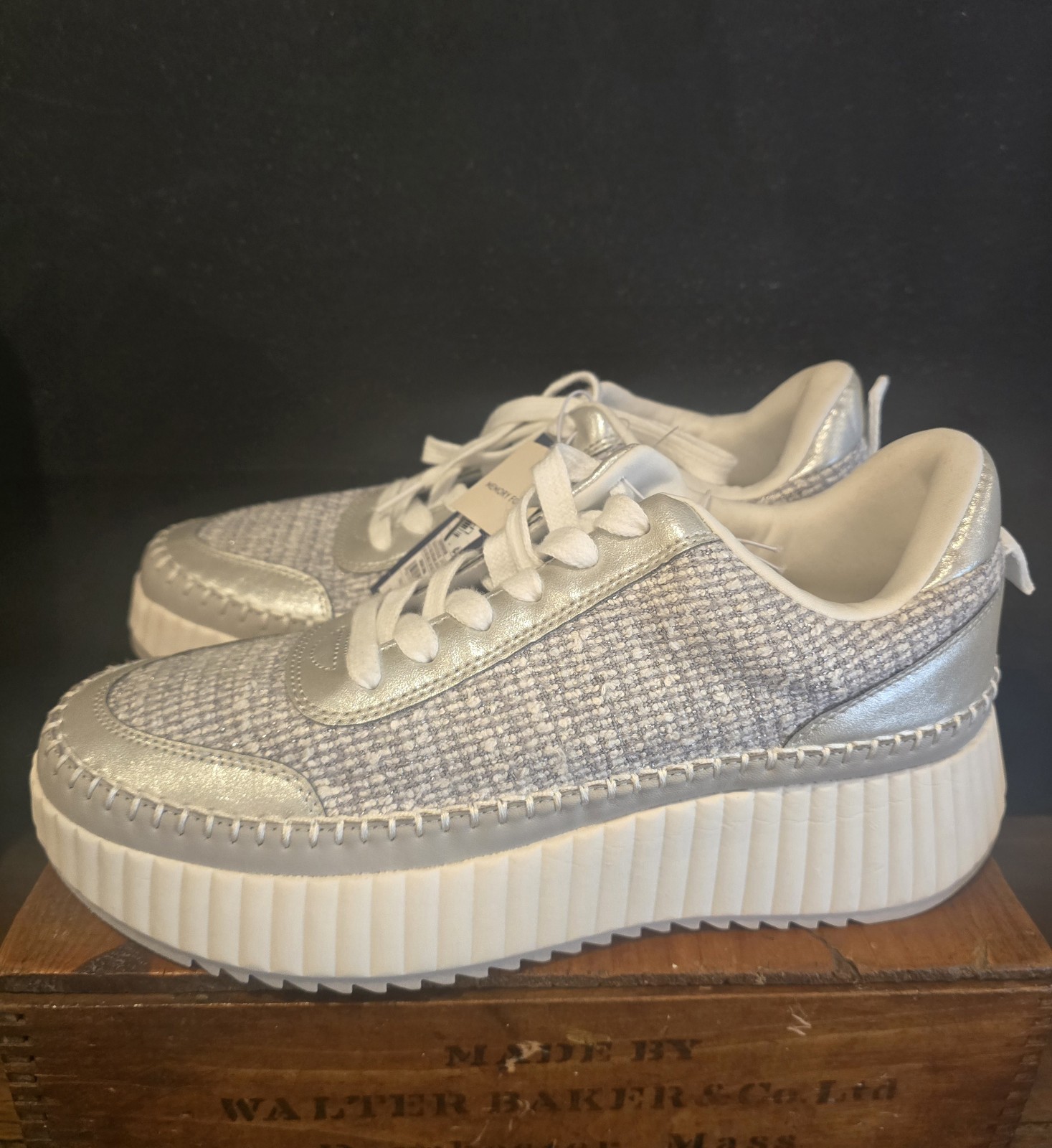 Universal Thread Women’s Silver Persephone Sneakers Memory Foam Sz 11 New w Tags