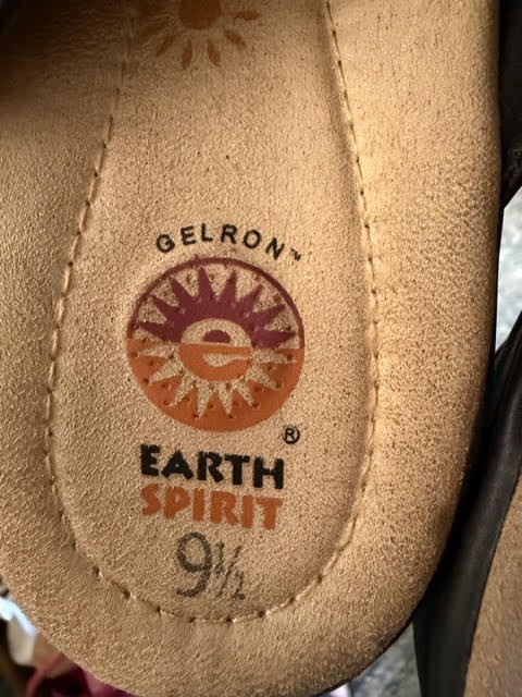 Earth Spirit Women’s Size 91/2 Black slip on- gelron shoes SH0508