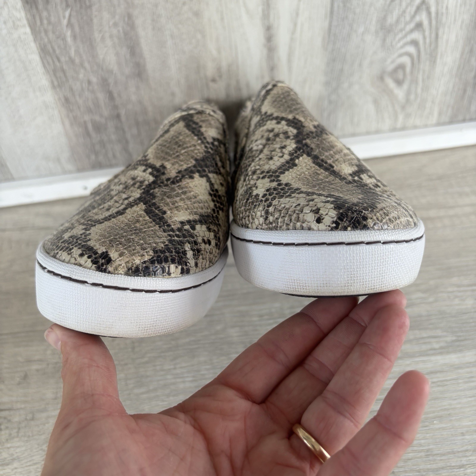 Clarks Snake Print Slip-On Leather Sneaker Shoes Womens 8.5 W Wide Pawley Bliss