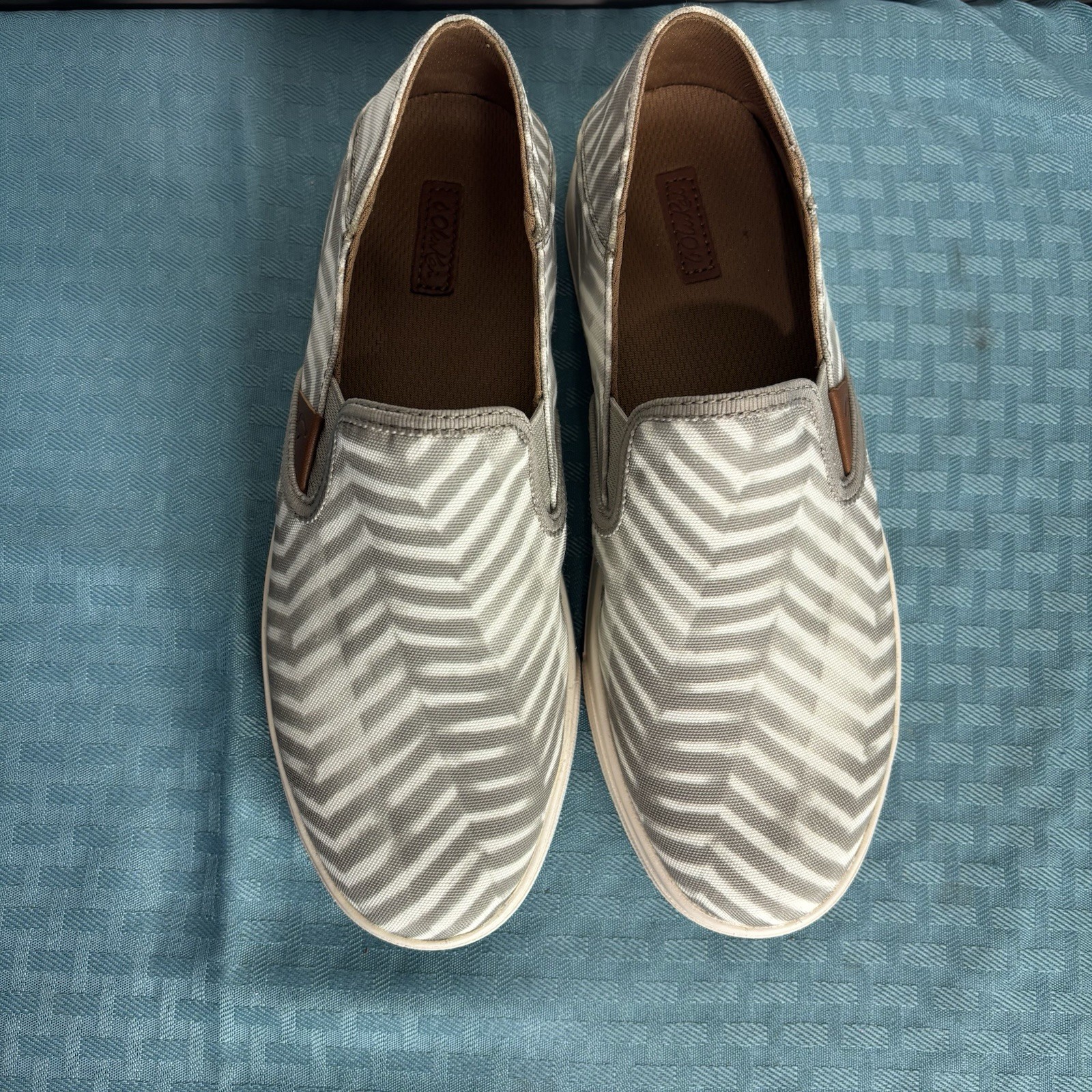 OluKai Pehuea Pai Womens Size 7.5 Shoes Gray/Off White Canvas Slip On Sneakers