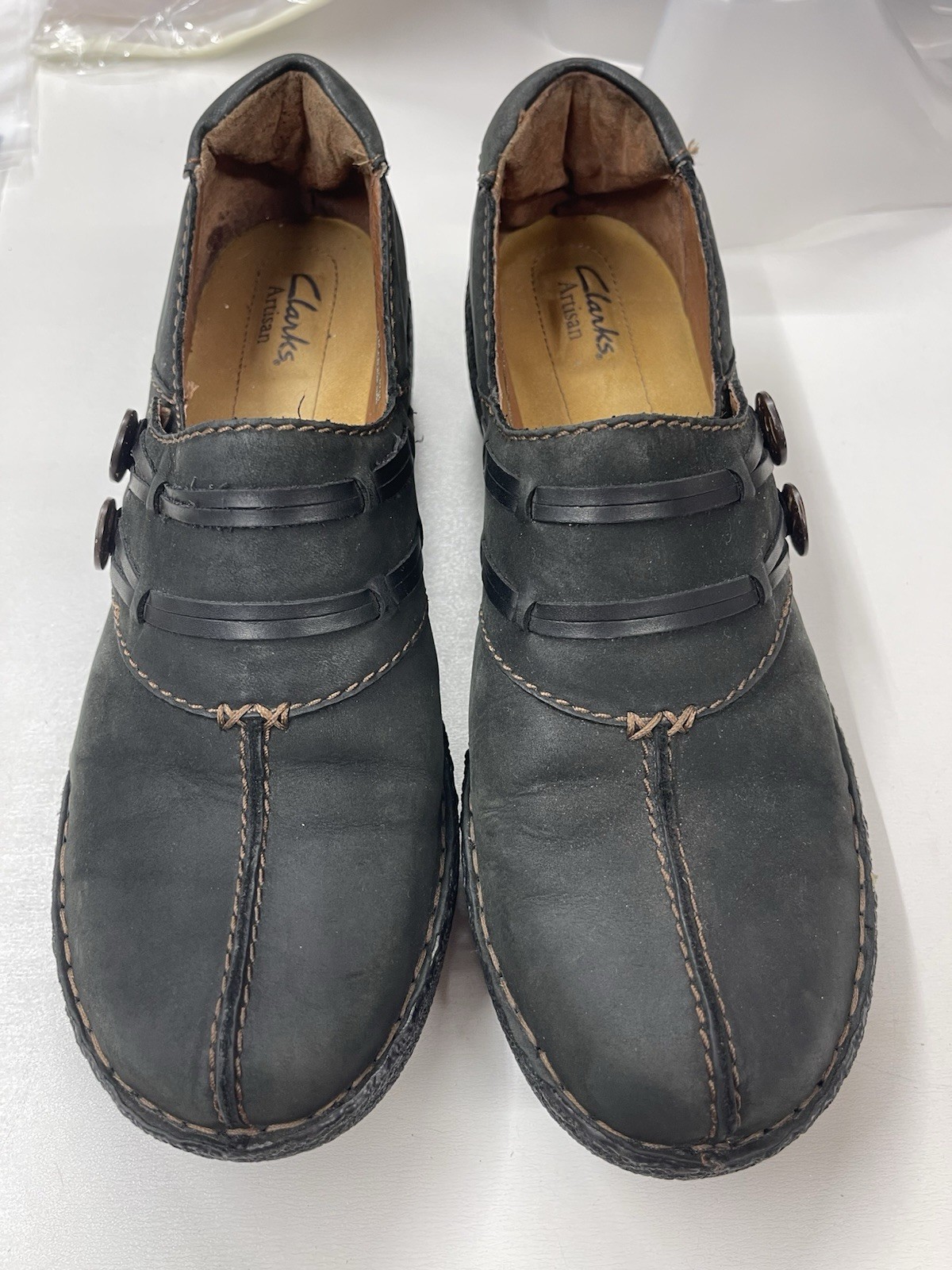 Clarks Artisan Women’s Black Leather Slip-on Shoes with Button Details Size 11 M