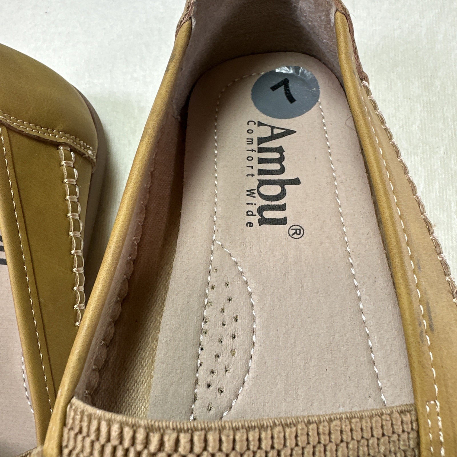 Moccasin Ambu Comfort Womens Size 7 Shoes Flat Slip On Loafers Beige Tan Nwob