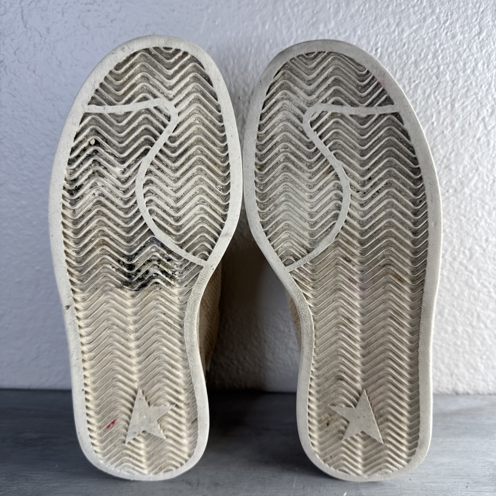Oasis Society Women’s Shoes size 6, White & Beige Snake Print Faux Leather