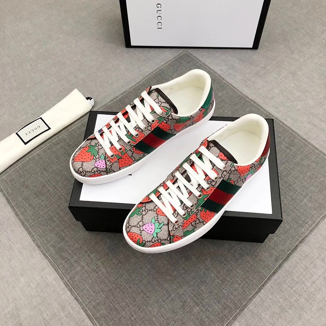 Gucci Women’s khaki strawberry prin Casual Shoes
