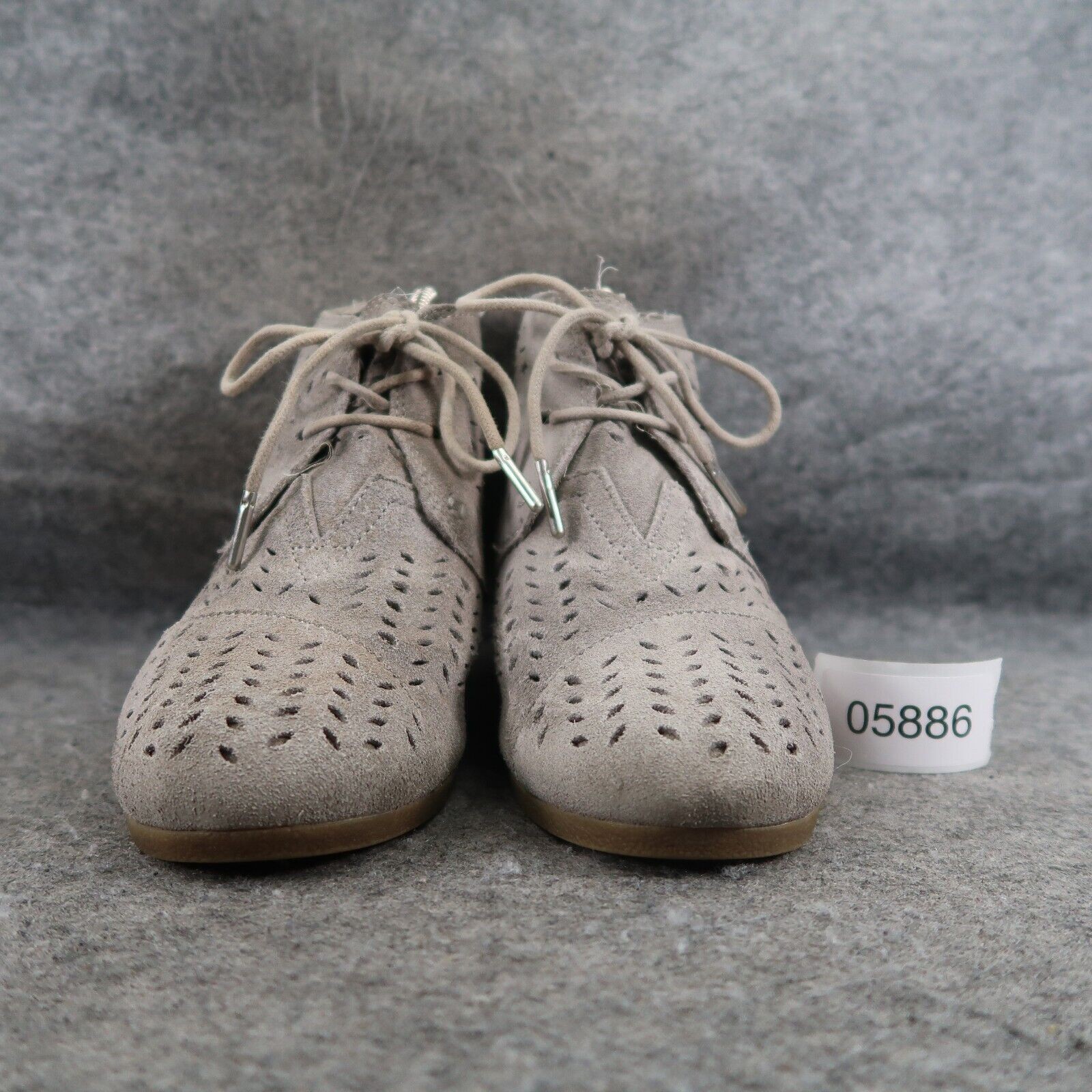 Toms Shoes Womens 7.5 Bootie Desert Wedge Drizzle Grey Suede Perforated Leaf