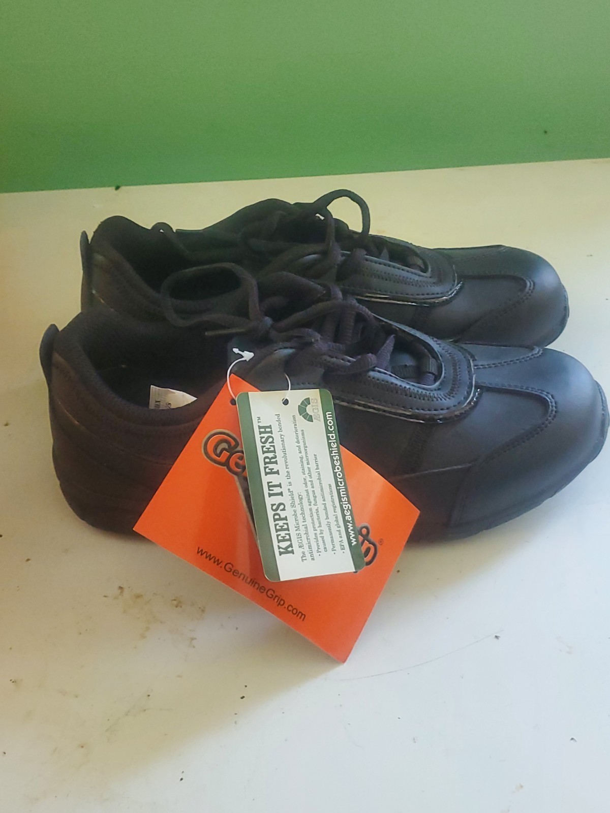 NEW Genuine Grip 210 Women’s Slip Resistant Work Shoes Black Size 6W Wide –…