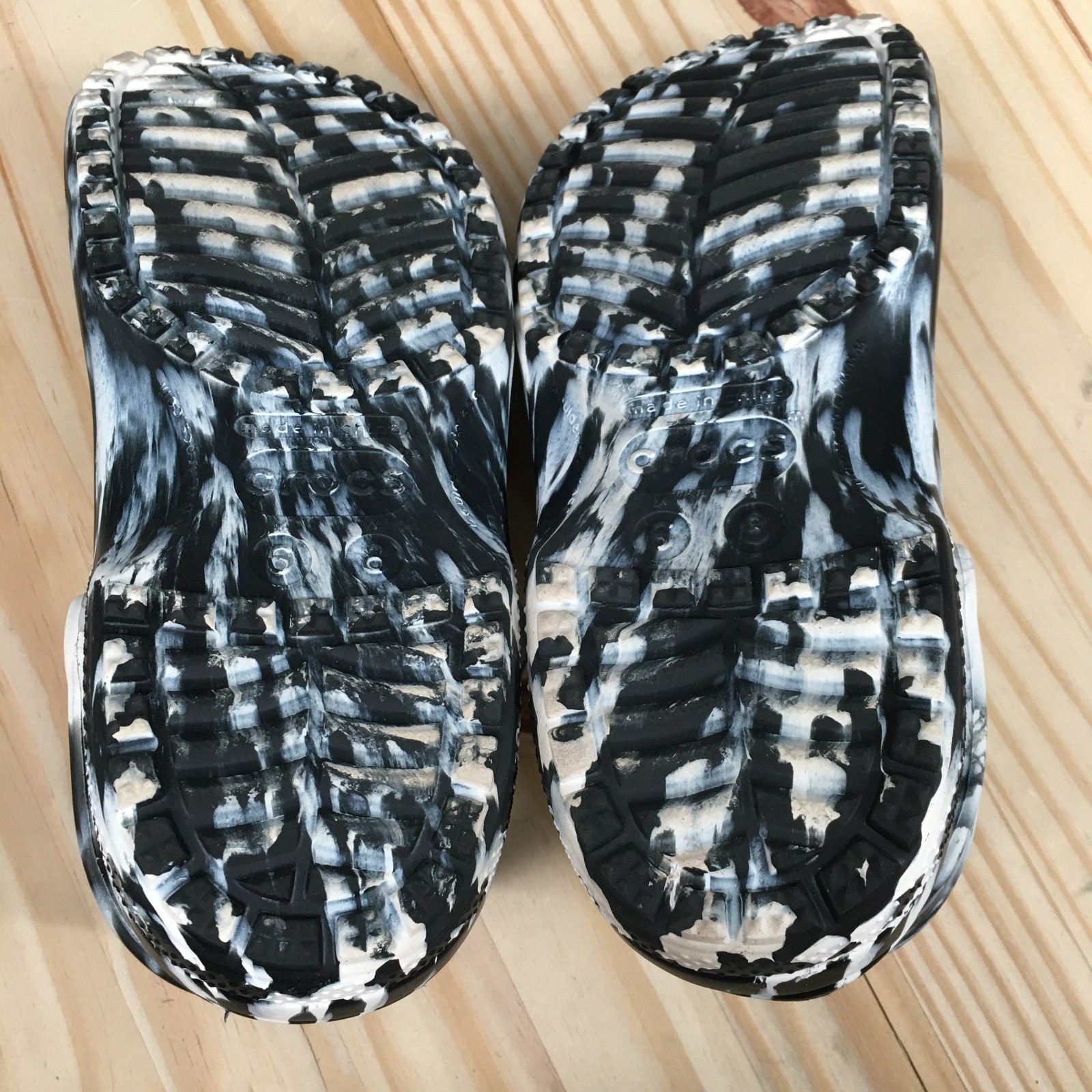 Crocs Classic Marbled Clog Womens 8 White Black Croslite Heel Strap 206867
