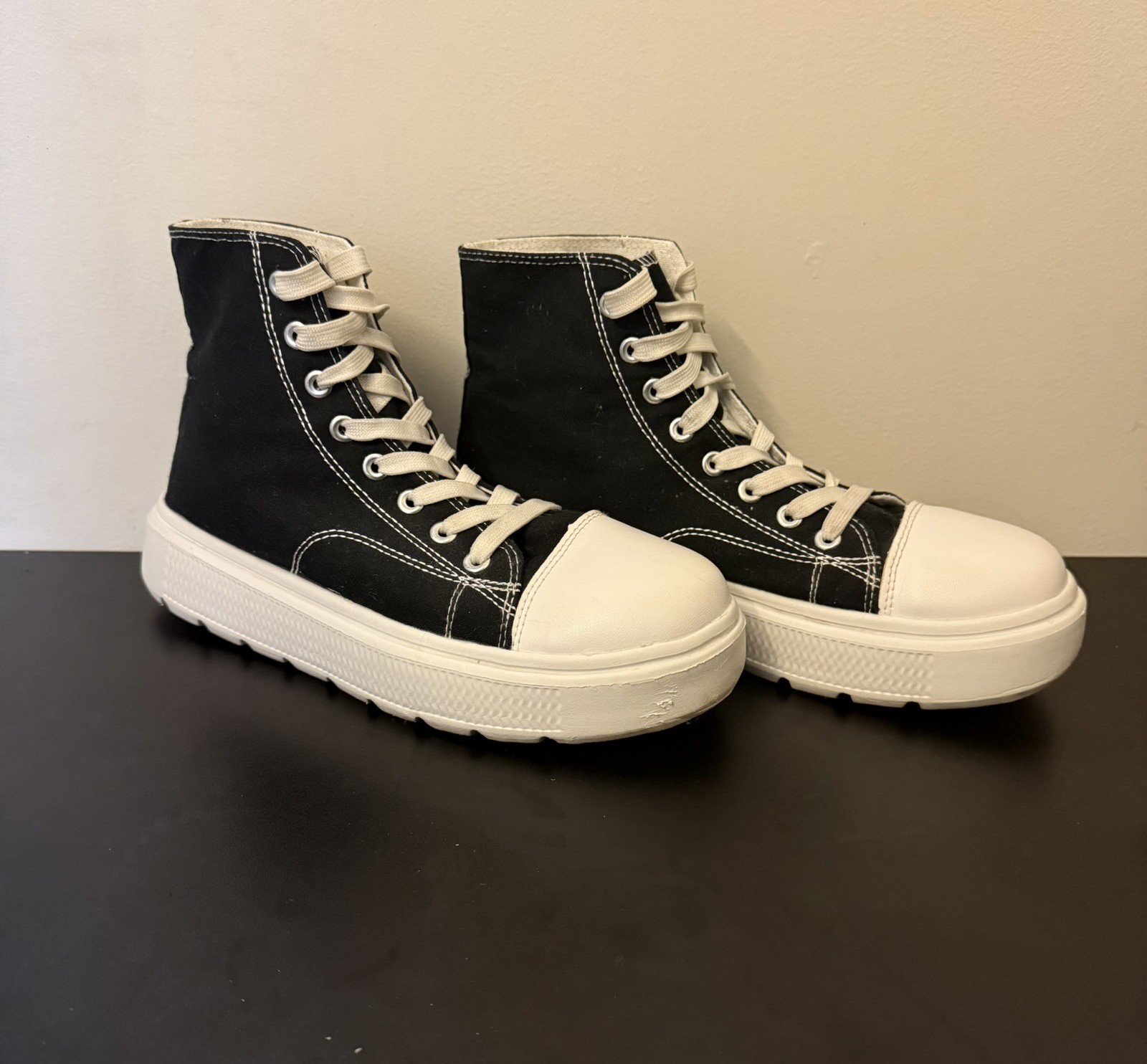 Teens High Top Canvas Shoes Comfortable Lightweight, Thick Sole, Lace (size 7)