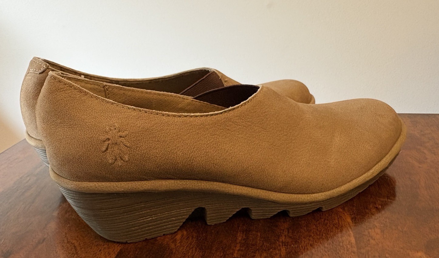 Women’s Fly London Per Oiled Suede Shoes 37 EUC Slip On Size 6.5-7