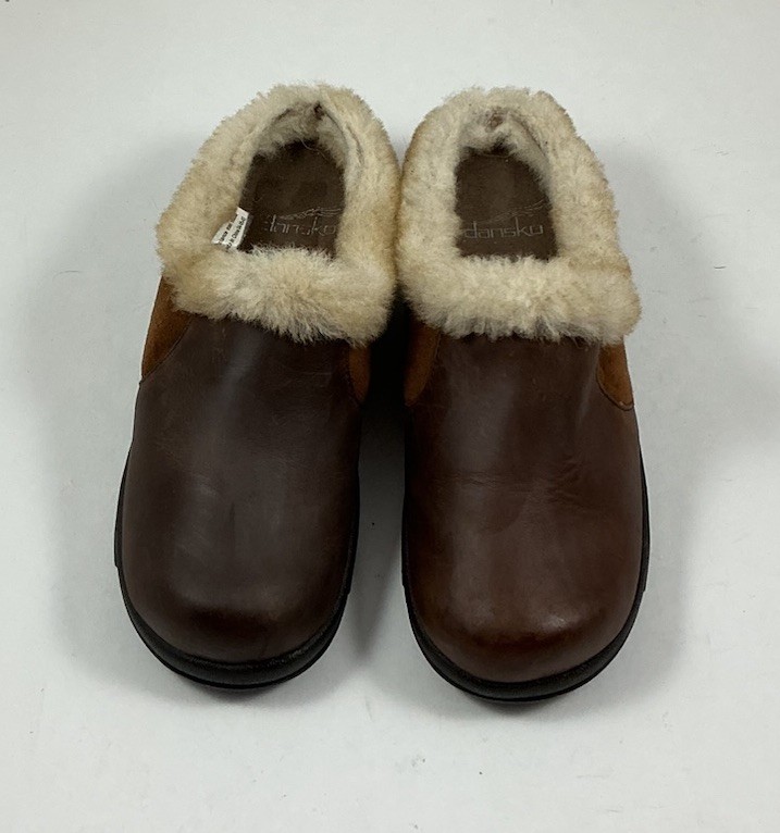 Dansko Women’s Cassie Brown Shearling Slip On Clogs Size 37 – 6.5