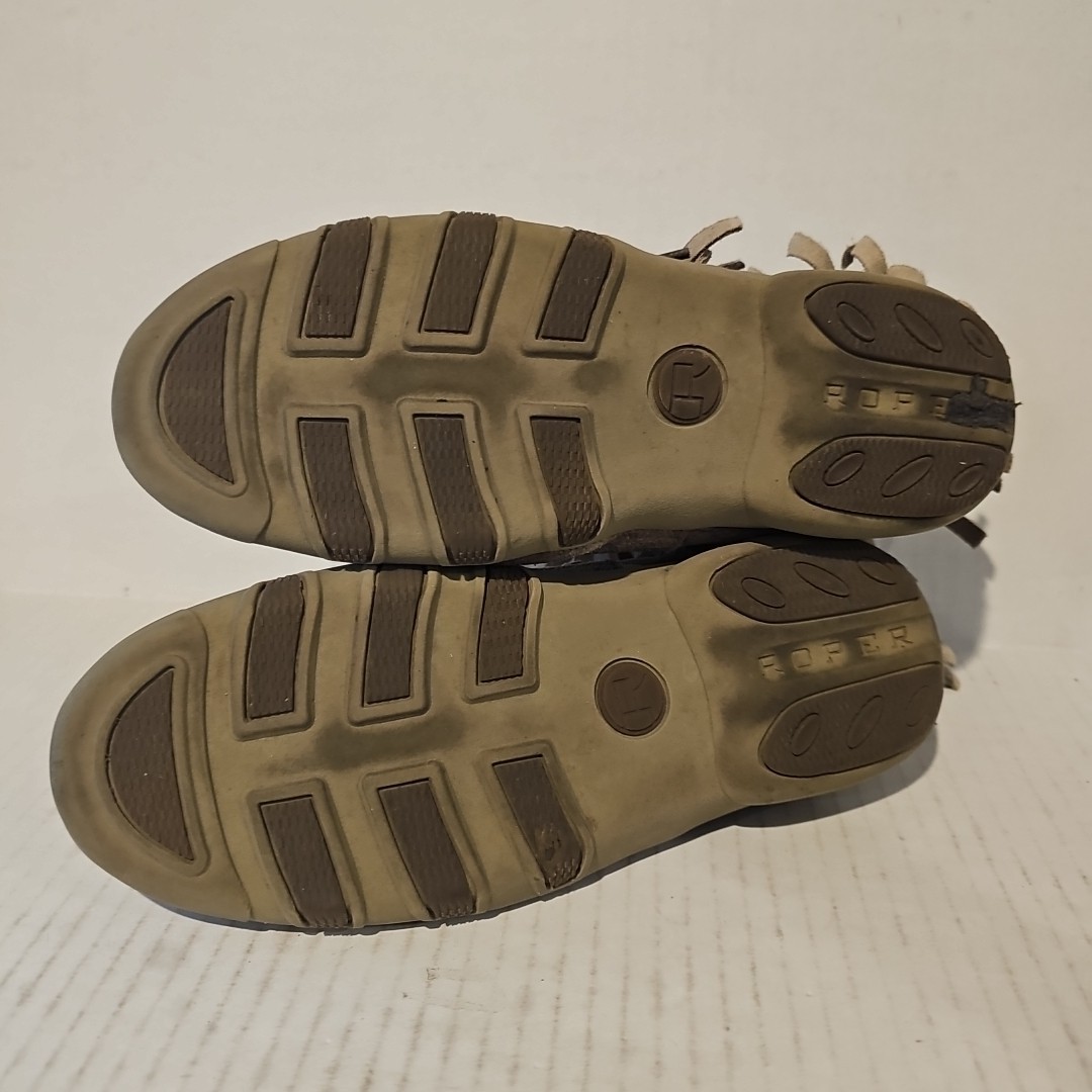 ROPER ANKLE BOOTS WOMANS SUADE LEATHER MOCCASIN. FRINGED. SZ 7.5 COLOR TAN