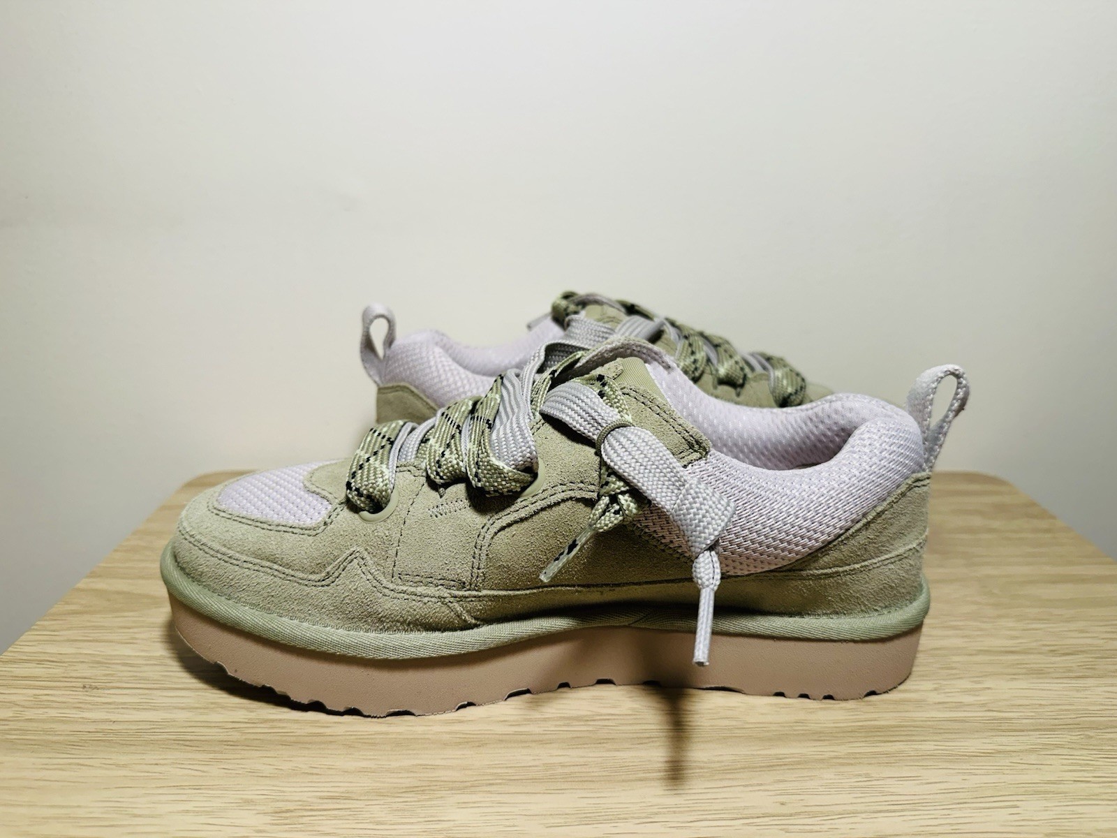 Ugg Lowmel lace up suede textile upper sneaker shoes moss green NWOB size 8