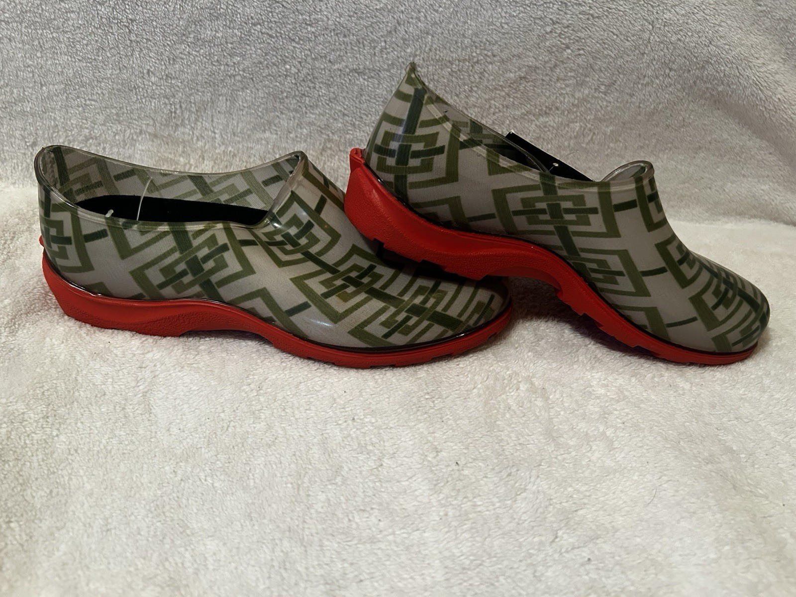 NWT Women’s 8 garden shoes green pink waterproof comfort insole outdoor her gift