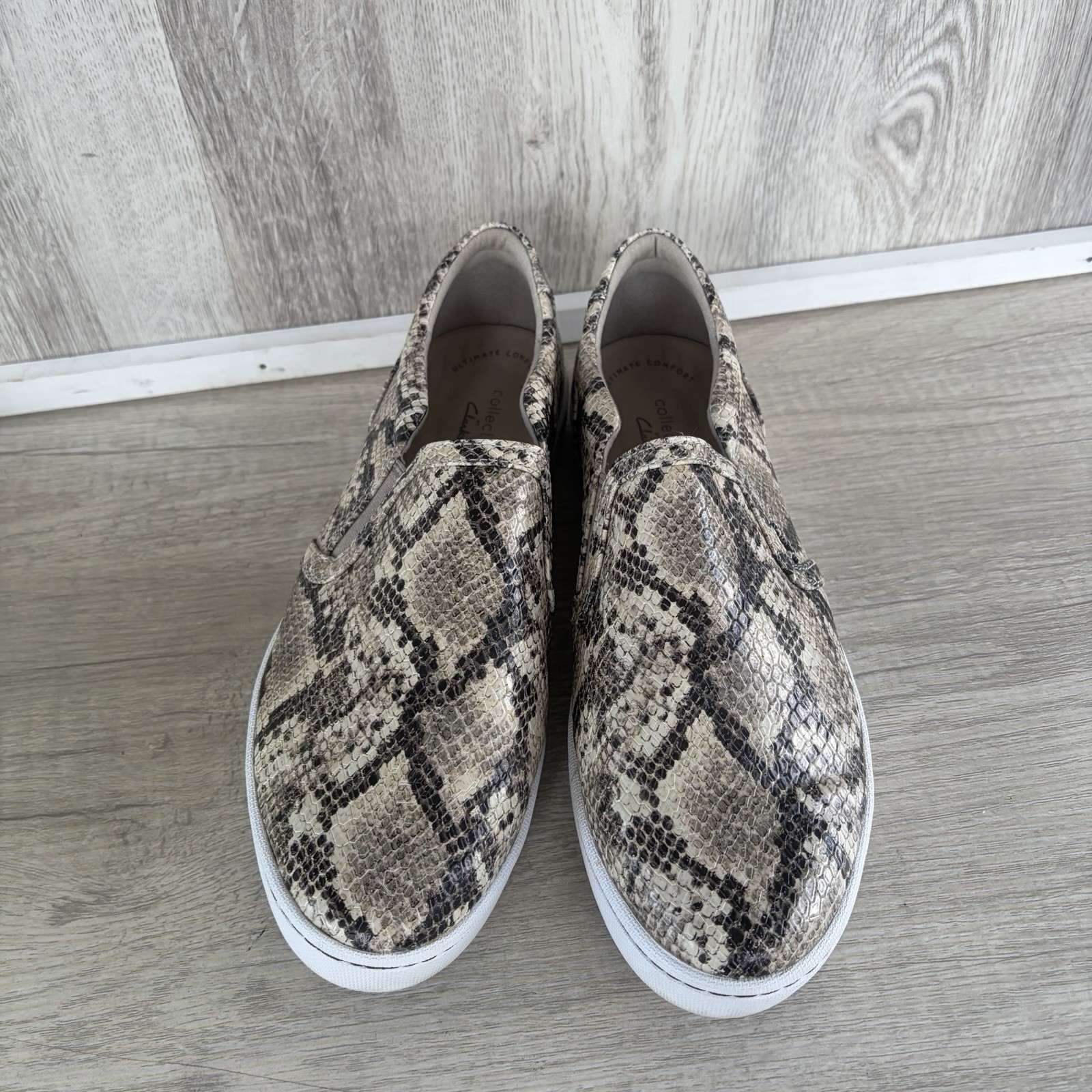 Clarks Snake Print Slip-On Leather Sneaker Shoes Womens 8.5 W Wide Pawley Bliss