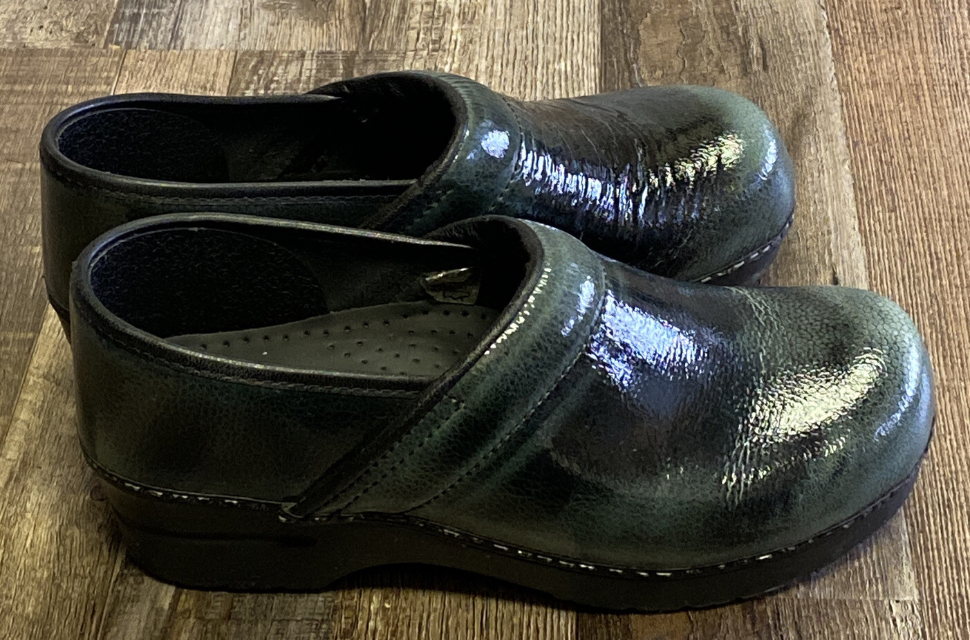 Sanita Shoes Women’s Size 9.5 Ombré Green Professional Danish Working Clogs