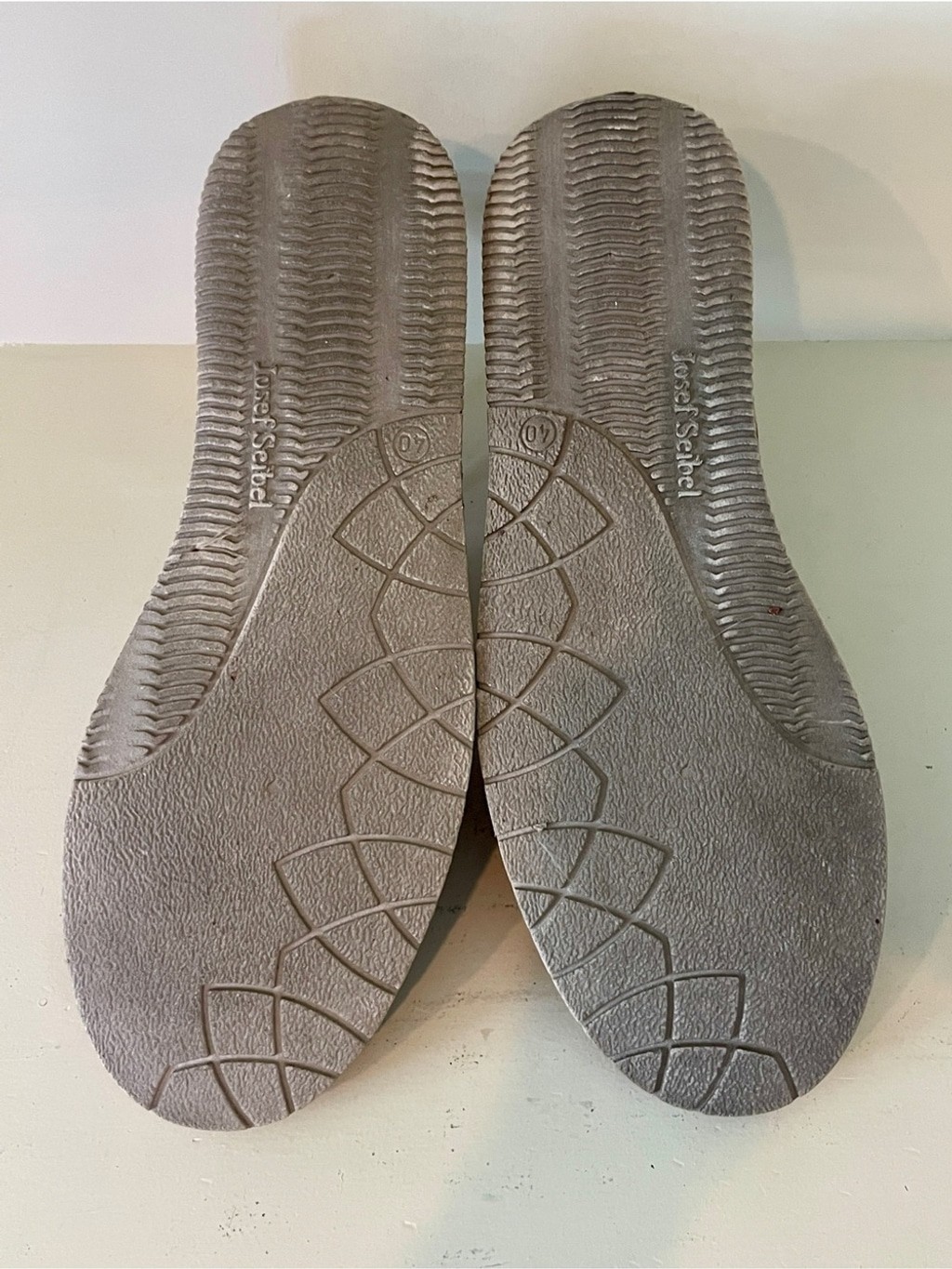 Josef Seibel Sofie Loafer 40 Creme Perforated Leather Slip On Laser Cut