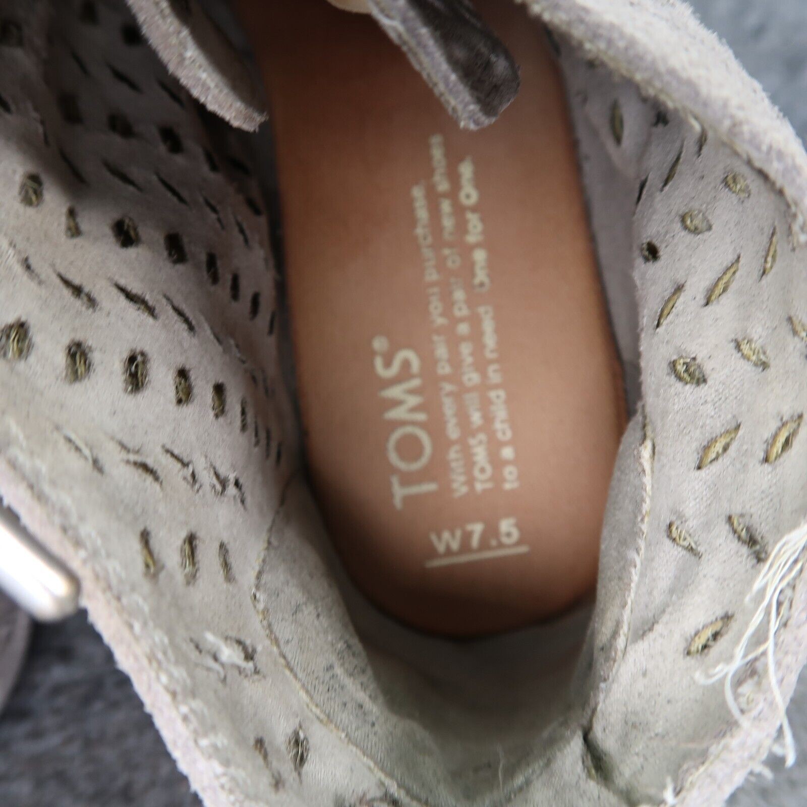 Toms Shoes Womens 7.5 Bootie Desert Wedge Drizzle Grey Suede Perforated Leaf