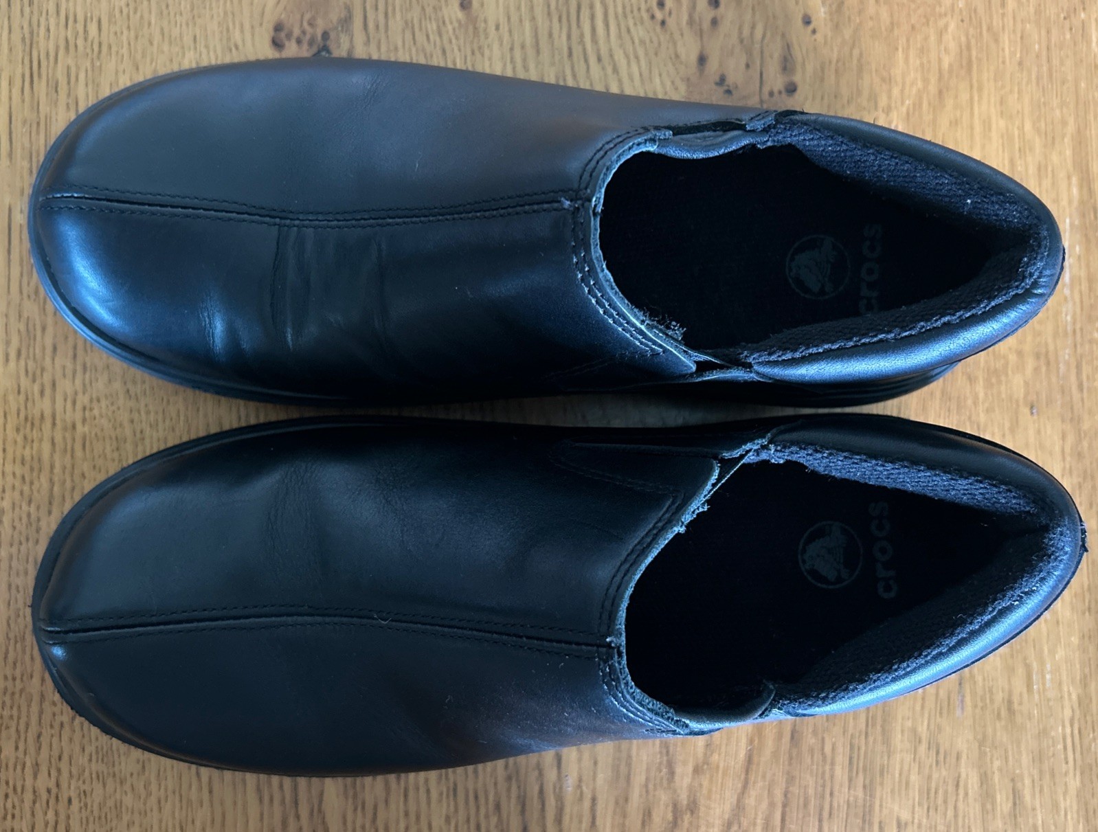 Women’s Size 8 CROCS Black Leather Shoes Slip-Resistant Casual Work Nurse Clogs