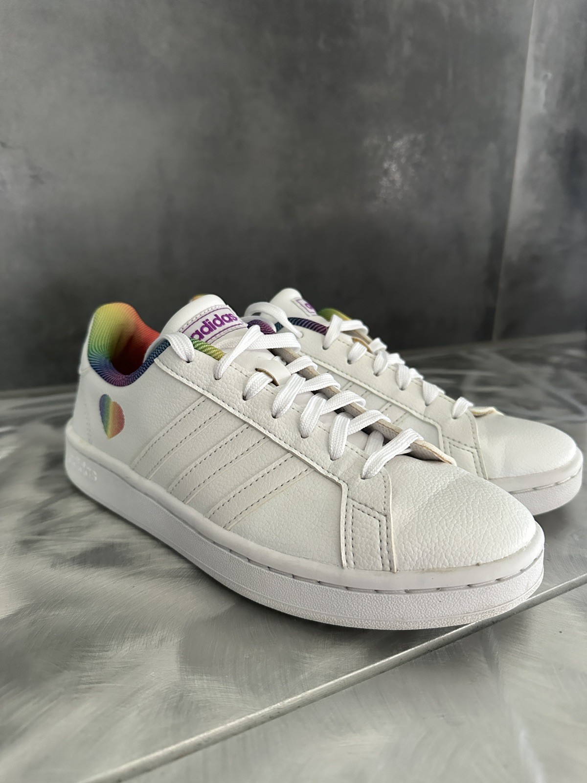 ADIDAS GRAND COURT PRIDE SNEAKERS 6.5 WOMENS WHITE RAINBOW WOMENS CLOUDFOAM
