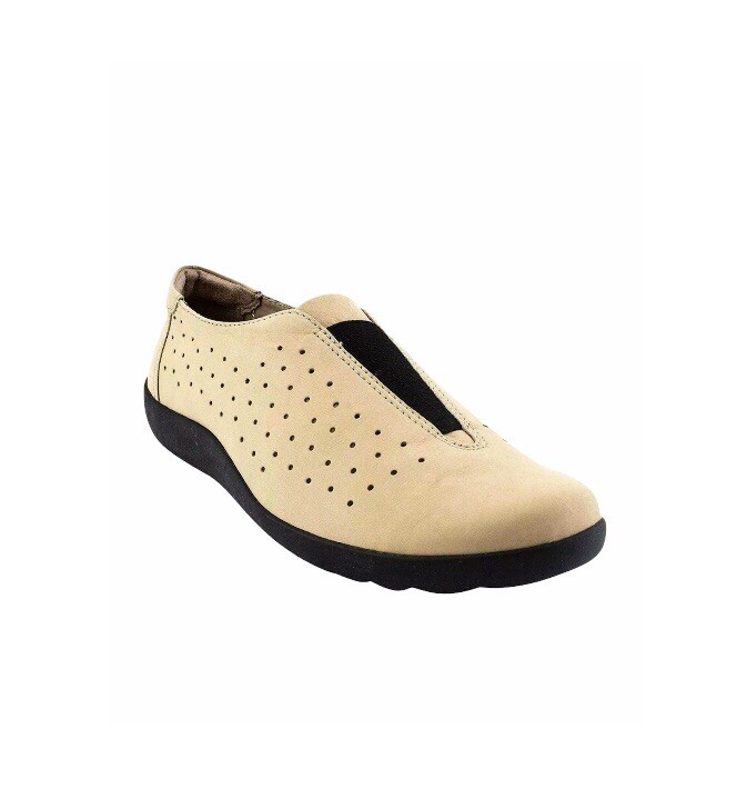NWB Clarks Medora Gemma perforated slip on Loafer shoes In Sand Size 10 Medium