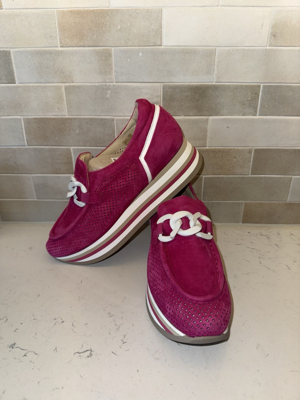 Softwaves Cadie Fuchsia Pink Chain Suede Slip On Platform Shoes EU 40 US 9-9.5.