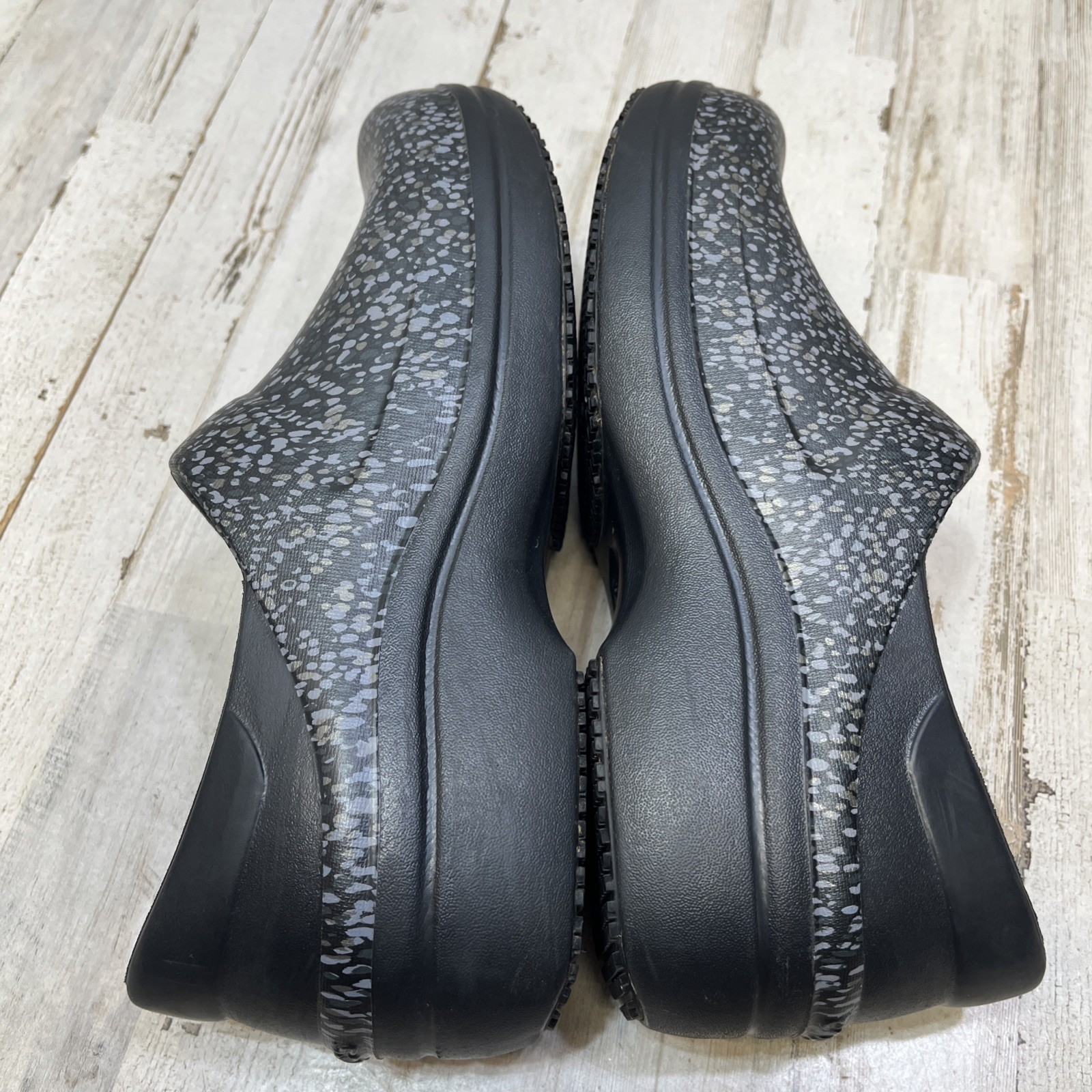 Crocs Dual Comfort Women’s Spotted Clog Shoes Black Gray Nursing Slip-On Size 9