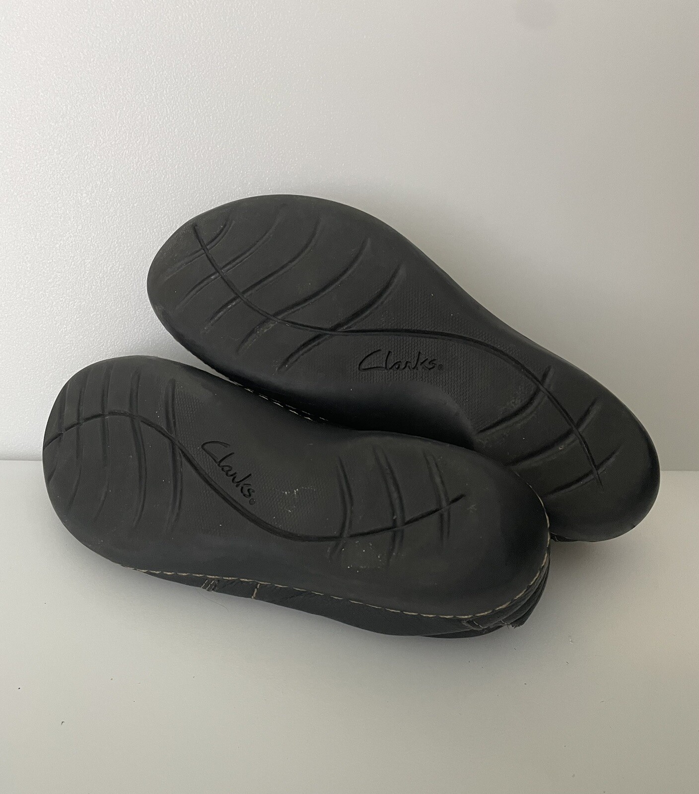 Clarks Unstructured Un Loop Women’s 8.5 Black Leather Button Trim 8-1/2 M Shoes