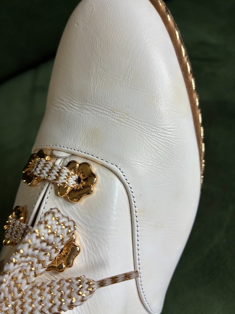 Vintage BALLY JALLUT White LEATHER Gold TRIM Flats Sneakers Size 5 Made in Italy