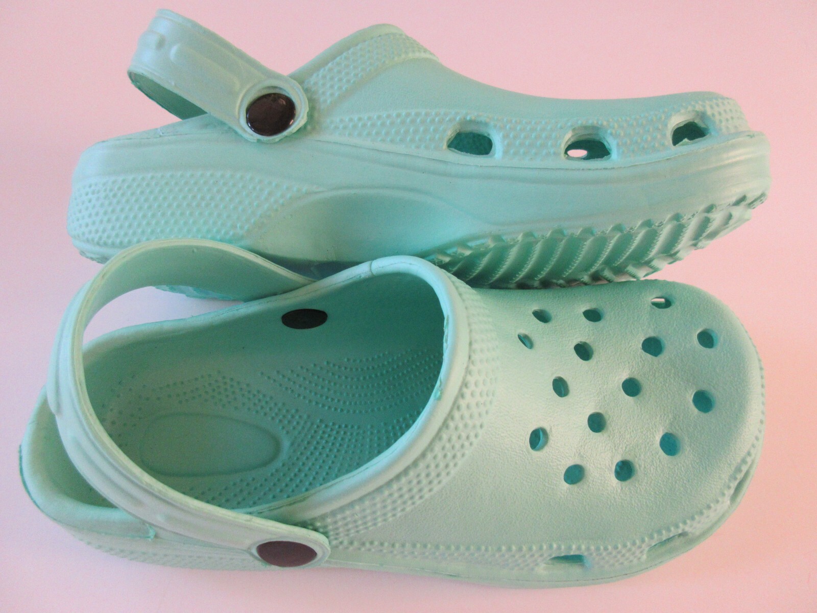 Casual Women’s Slip On Garden Clogs Sandal Lt Green Color Variety Of Sizes New
