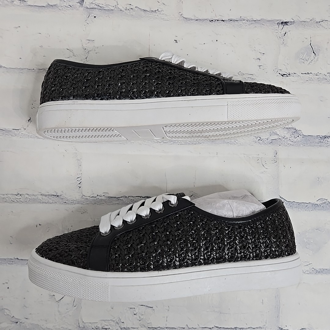Tahari Sneakers Shoes Womens 6 Black Textured Lace Up Leather Upper Casual New